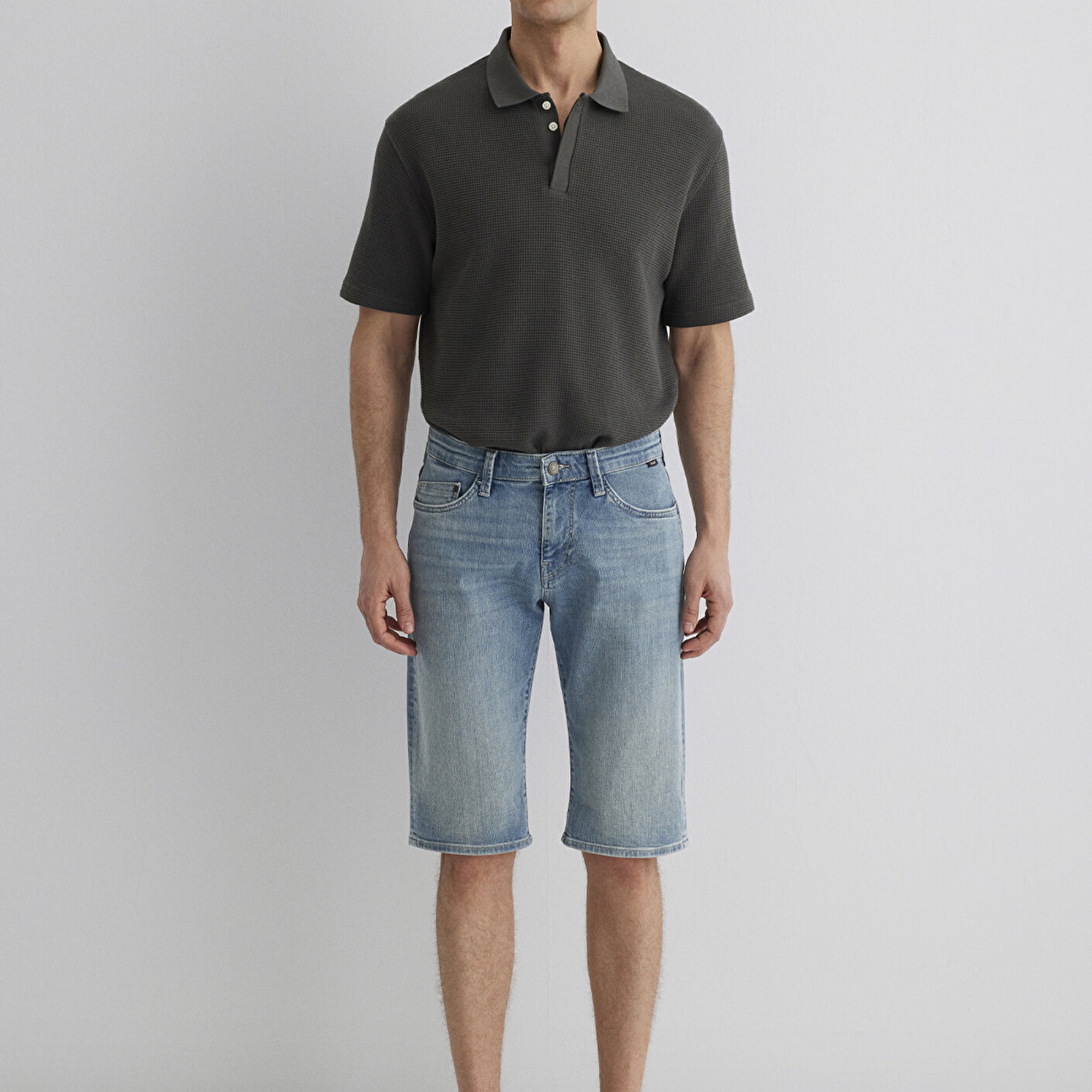 Mavi Nicholas Mavi Premium Puslu Açık MaviJean Şort 0416028720