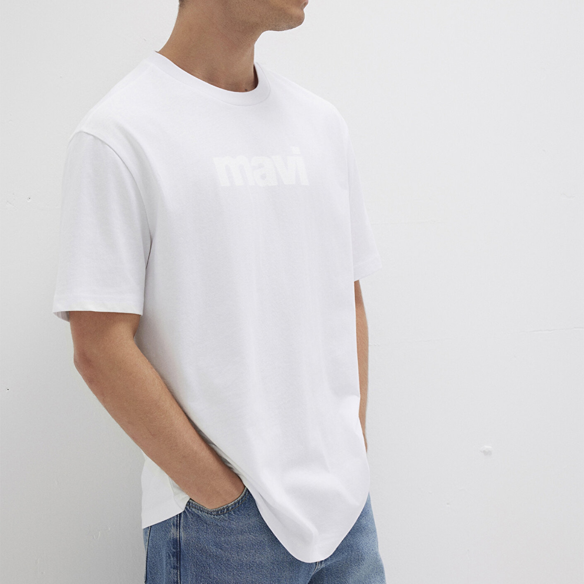 Mavi Mavi Logo Baskılı Beyaz Tişört Loose Fit / Bol Rahat Kesim 0611807-620