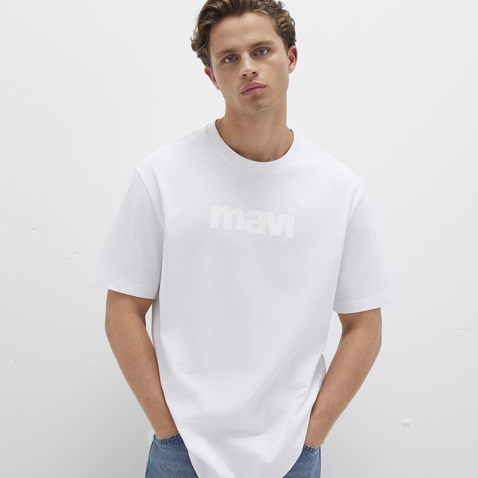 Mavi Mavi Logo Baskılı Beyaz Tişört Loose Fit / Bol Rahat Kesim 0611807-620