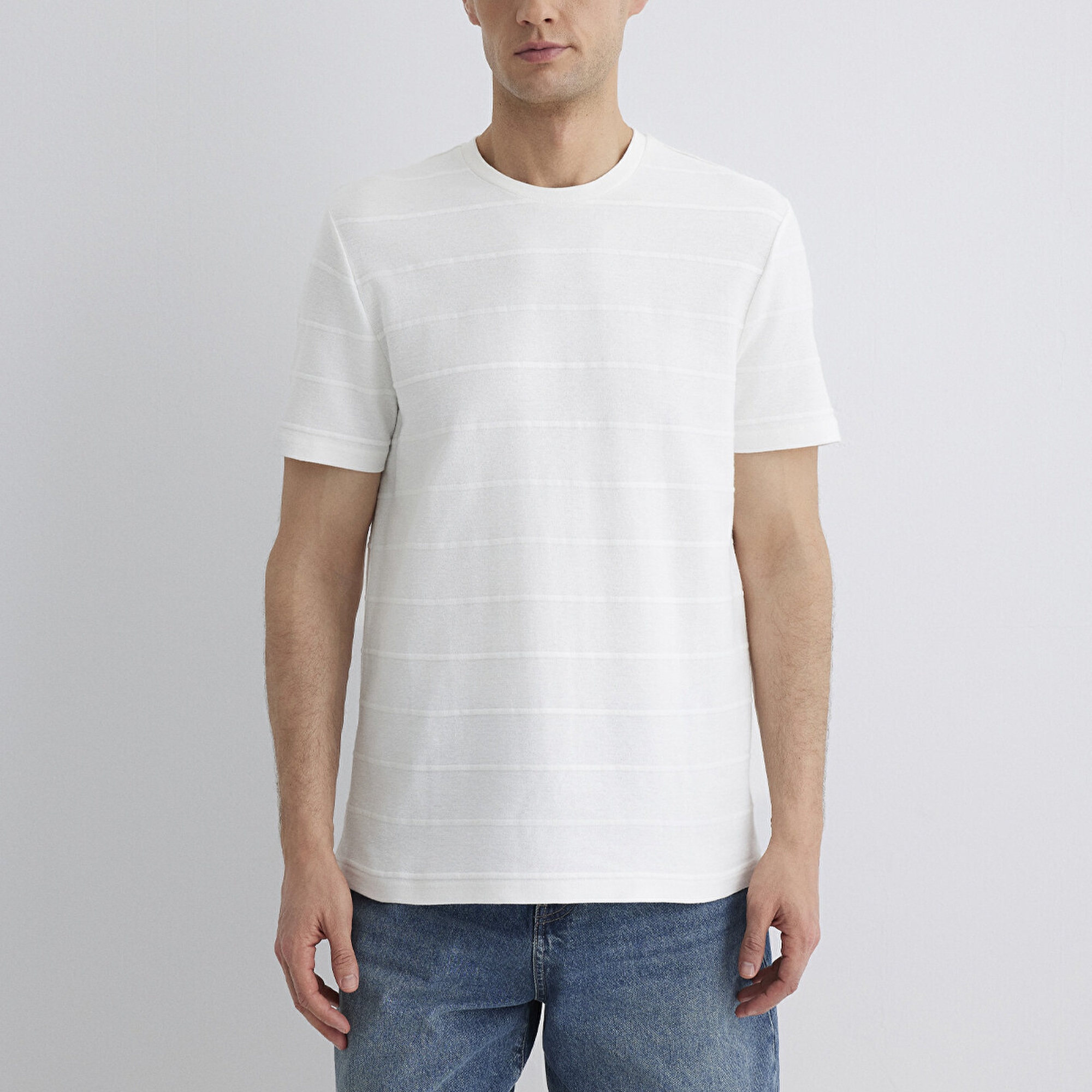 Mavi Çizgi Detaylı Beyaz Tişört Regular Fit / Normal Kesim 0611409-70057