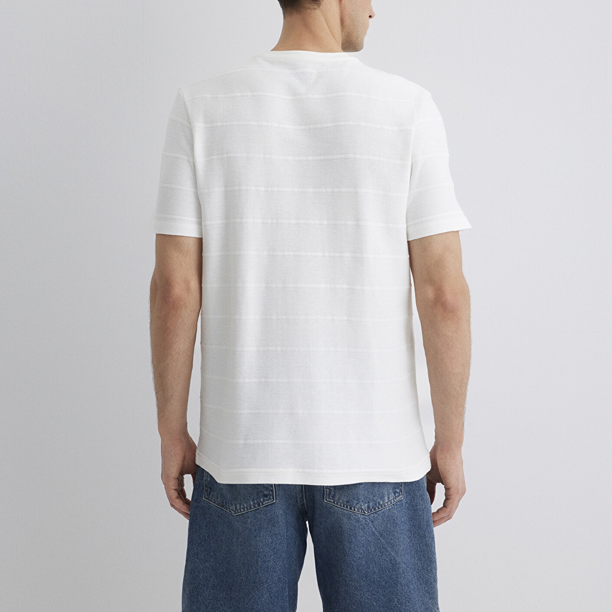 Mavi Çizgi Detaylı Beyaz Tişört Regular Fit / Normal Kesim 0611409-70057