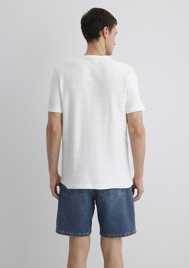  Mavi Çizgi Detaylı Beyaz Tişört Regular Fit / Normal Kesim 0611409-70057