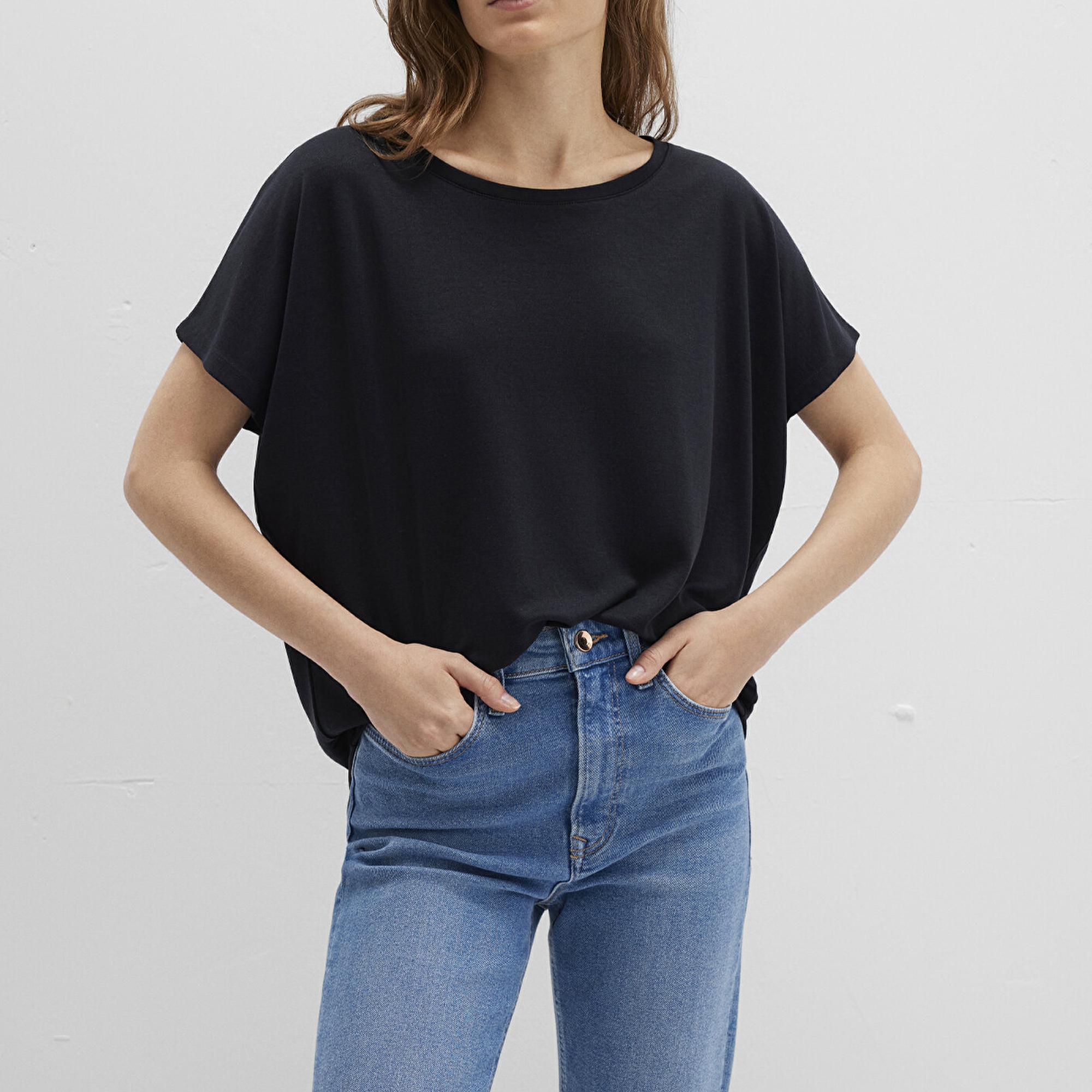 Mavi Lux Touch TENCEL TM Modal Siyah Basic Tişört Loose Fit / Bol Rahat Kesim 167245-900