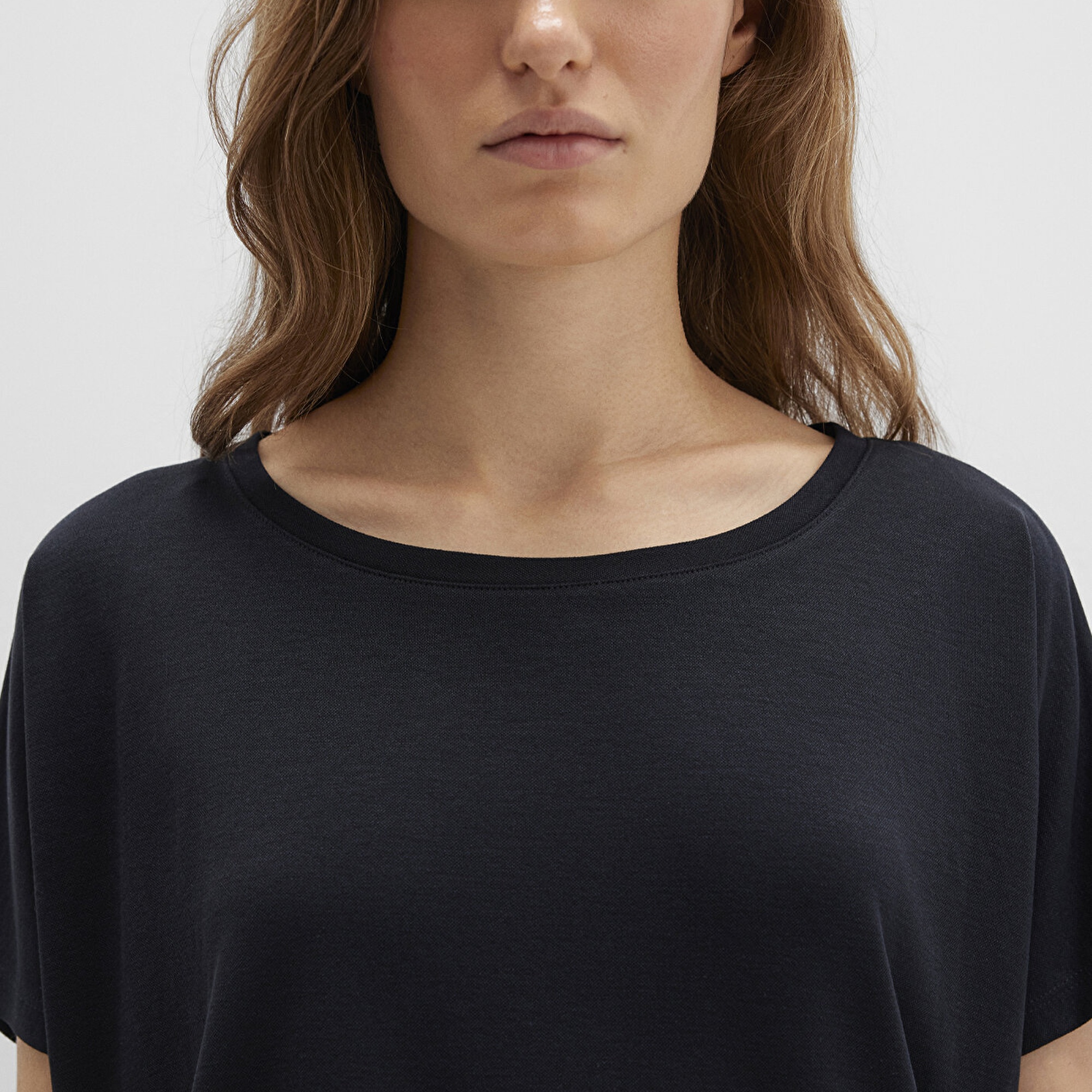 Mavi Lux Touch TENCEL TM Modal Siyah Basic Tişört Loose Fit / Bol Rahat Kesim 167245-900