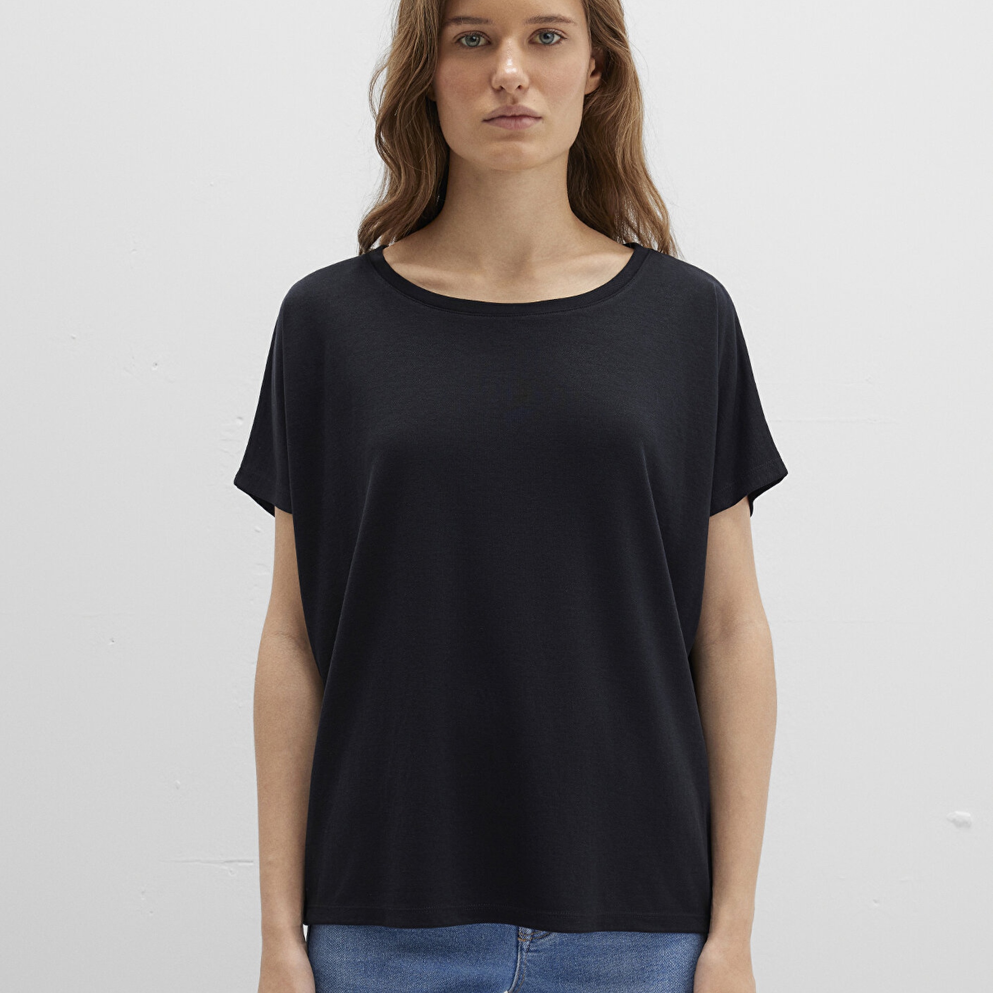 Mavi Lux Touch TENCEL TM Modal Siyah Basic Tişört Loose Fit / Bol Rahat Kesim 167245-900