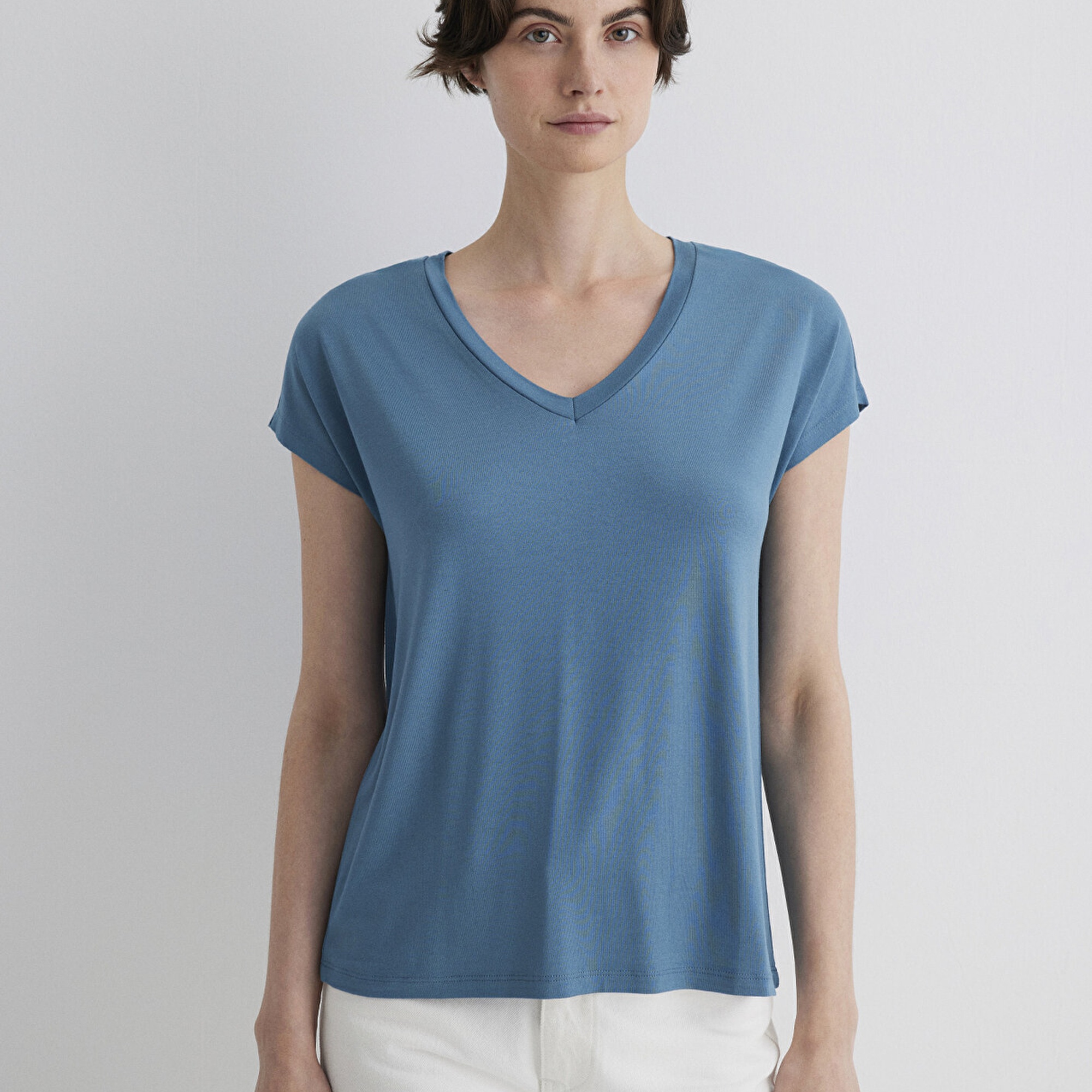 Mavi V Yaka Mavi Basic Viskoz Tişört Regular Fit / Normal Kesim 167714-70753