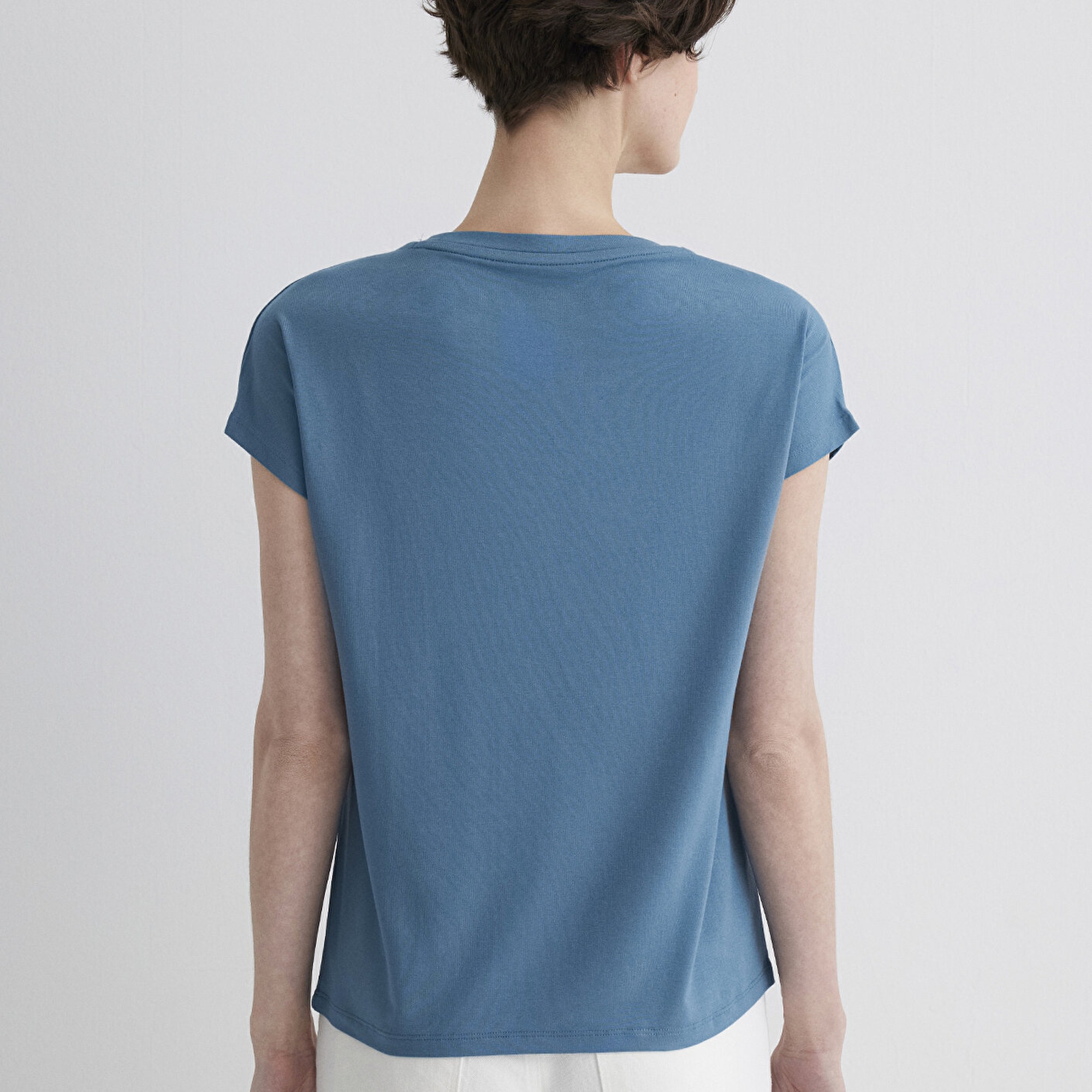 Mavi V Yaka Mavi Basic Viskoz Tişört Regular Fit / Normal Kesim 167714-70753