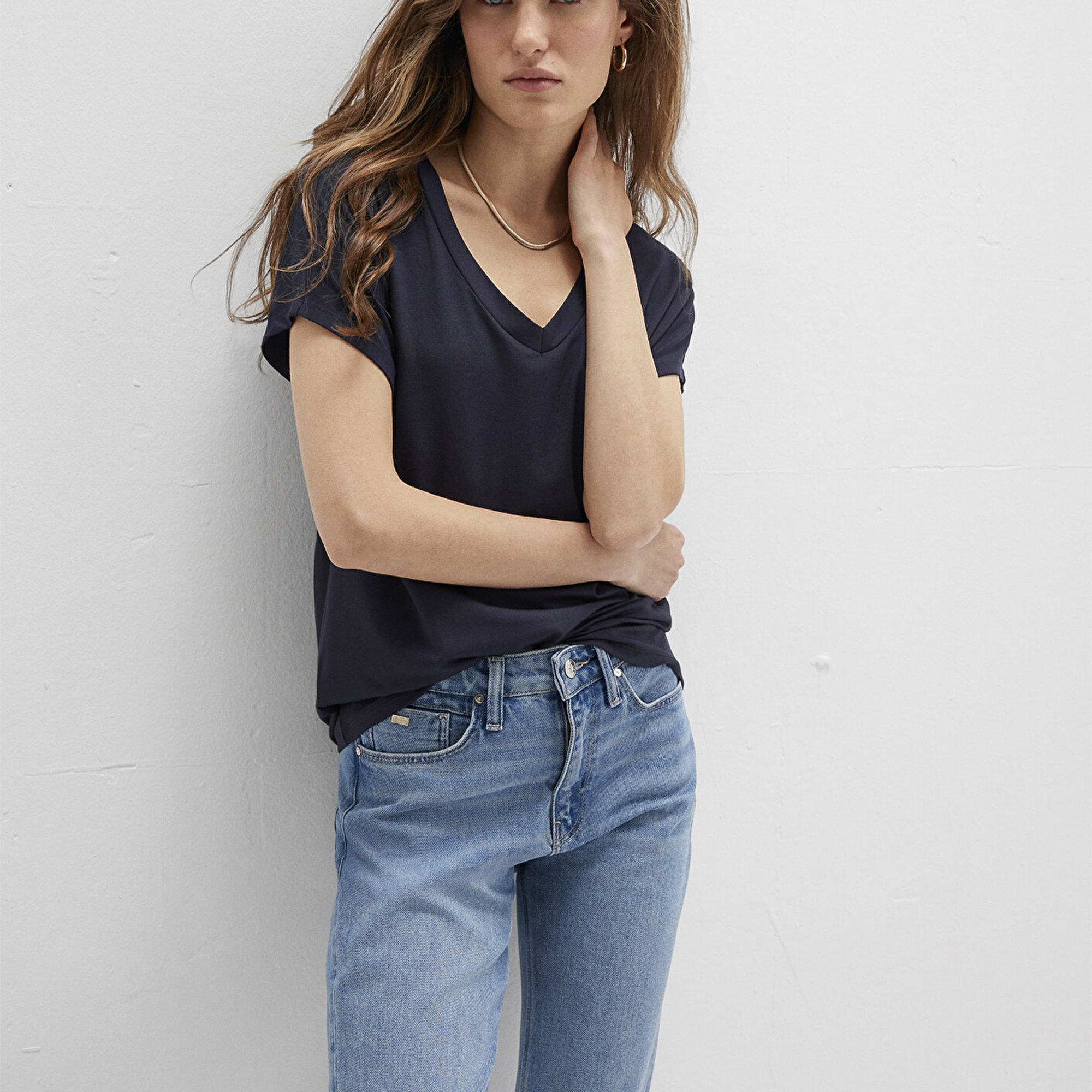 Mavi V Yaka Lacivert Basic Viskoz Tişört Regular Fit / Normal Kesim 167714-85315