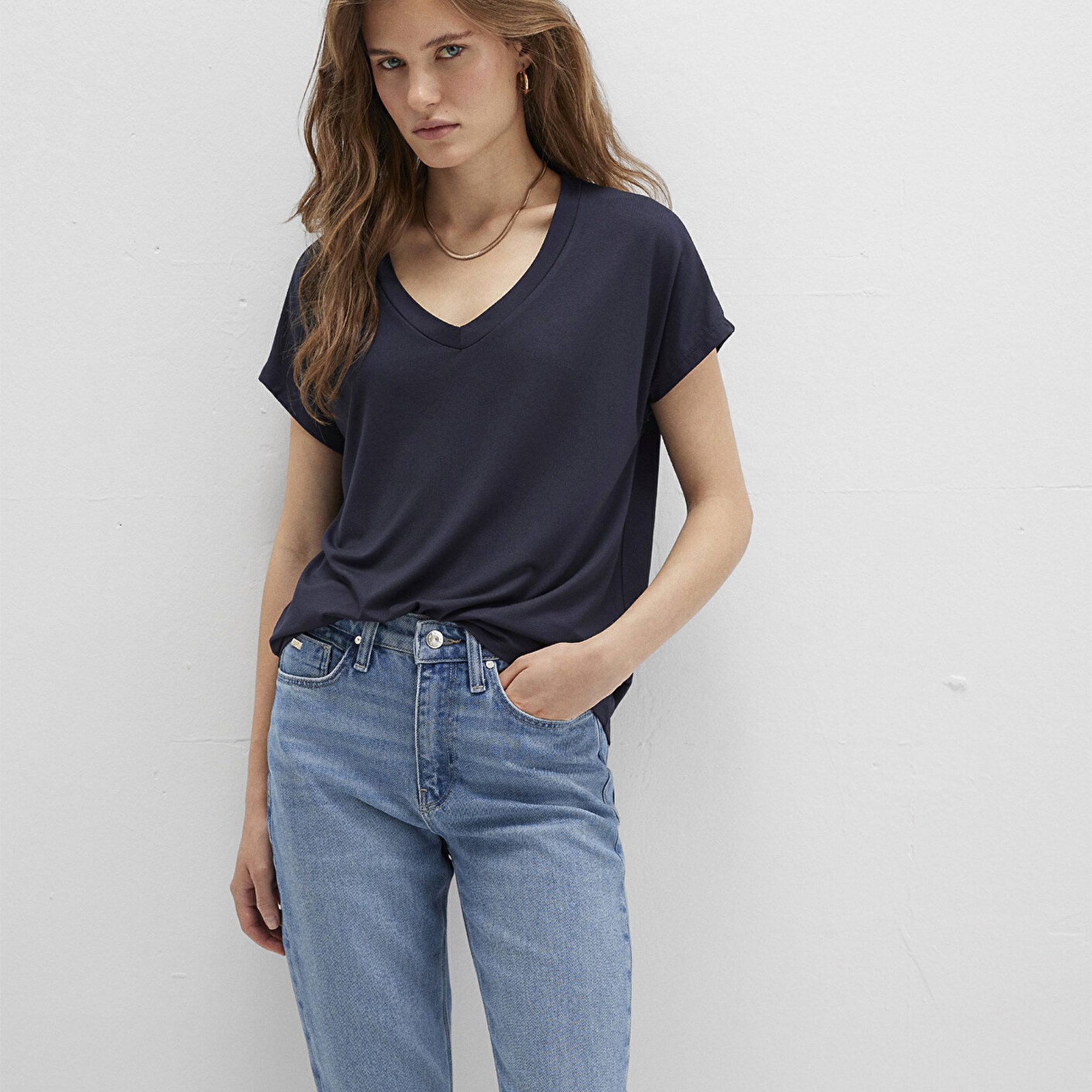 Mavi V Yaka Lacivert Basic Viskoz Tişört Regular Fit / Normal Kesim 167714-85315