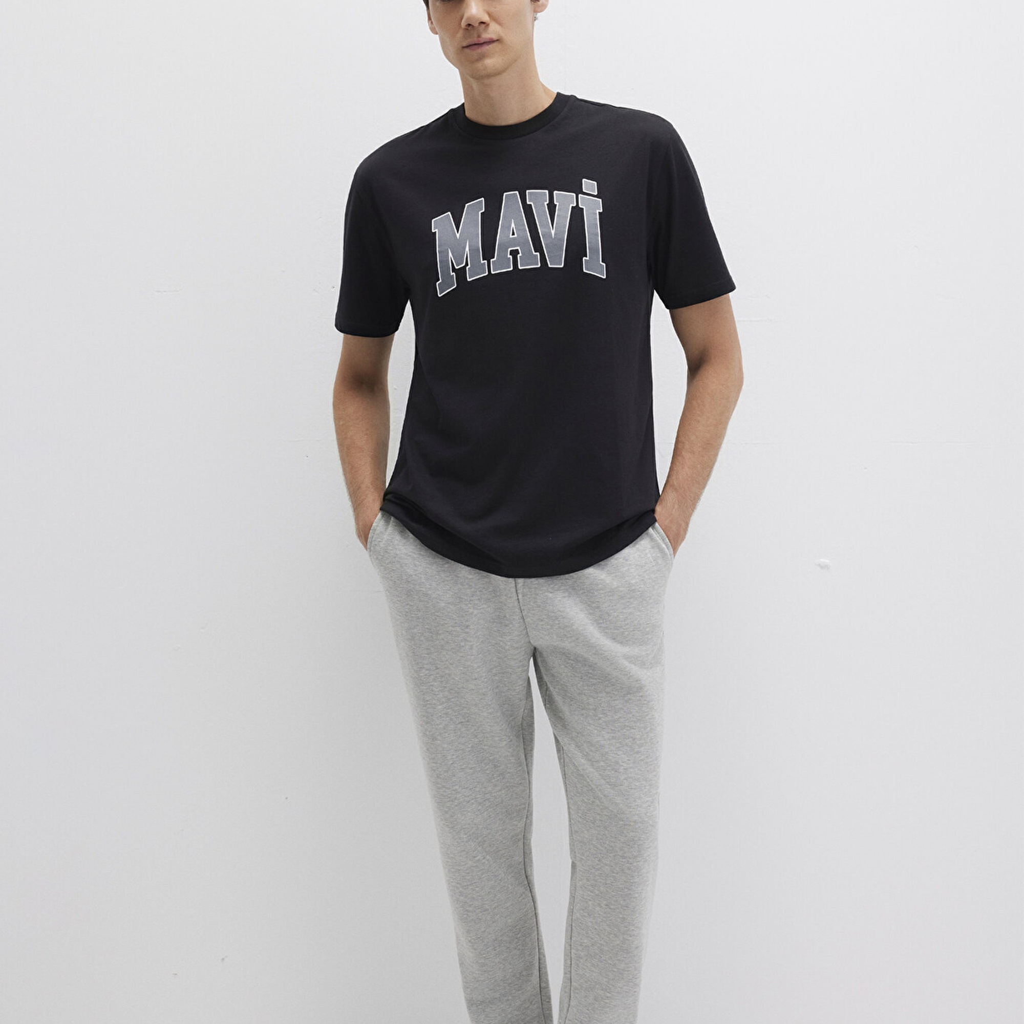 Mavi Mavi Logo Baskılı Siyah Tişört Loose Fit / Bol Rahat Kesim 0611711-900