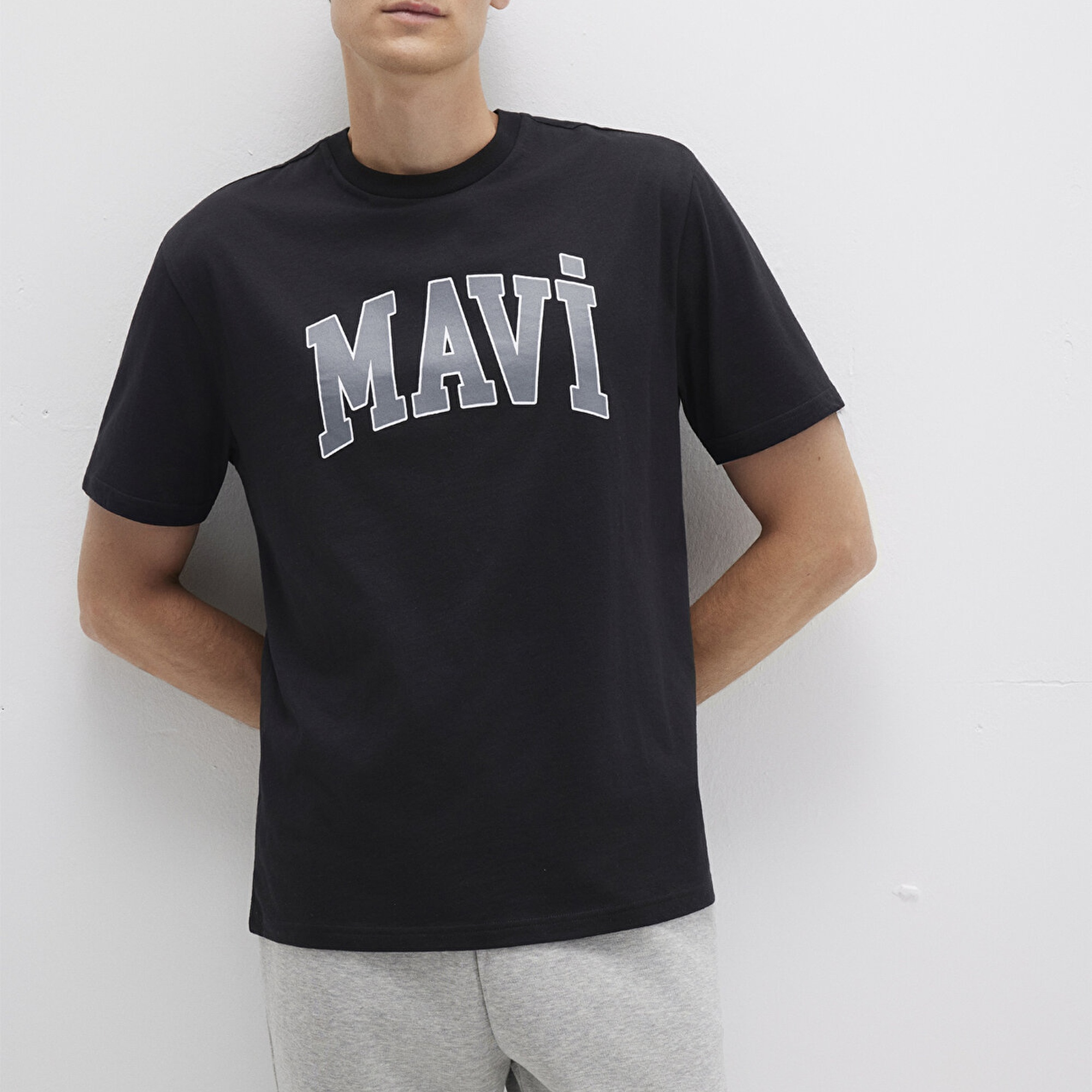Mavi Mavi Logo Baskılı Siyah Tişört Loose Fit / Bol Rahat Kesim 0611711-900