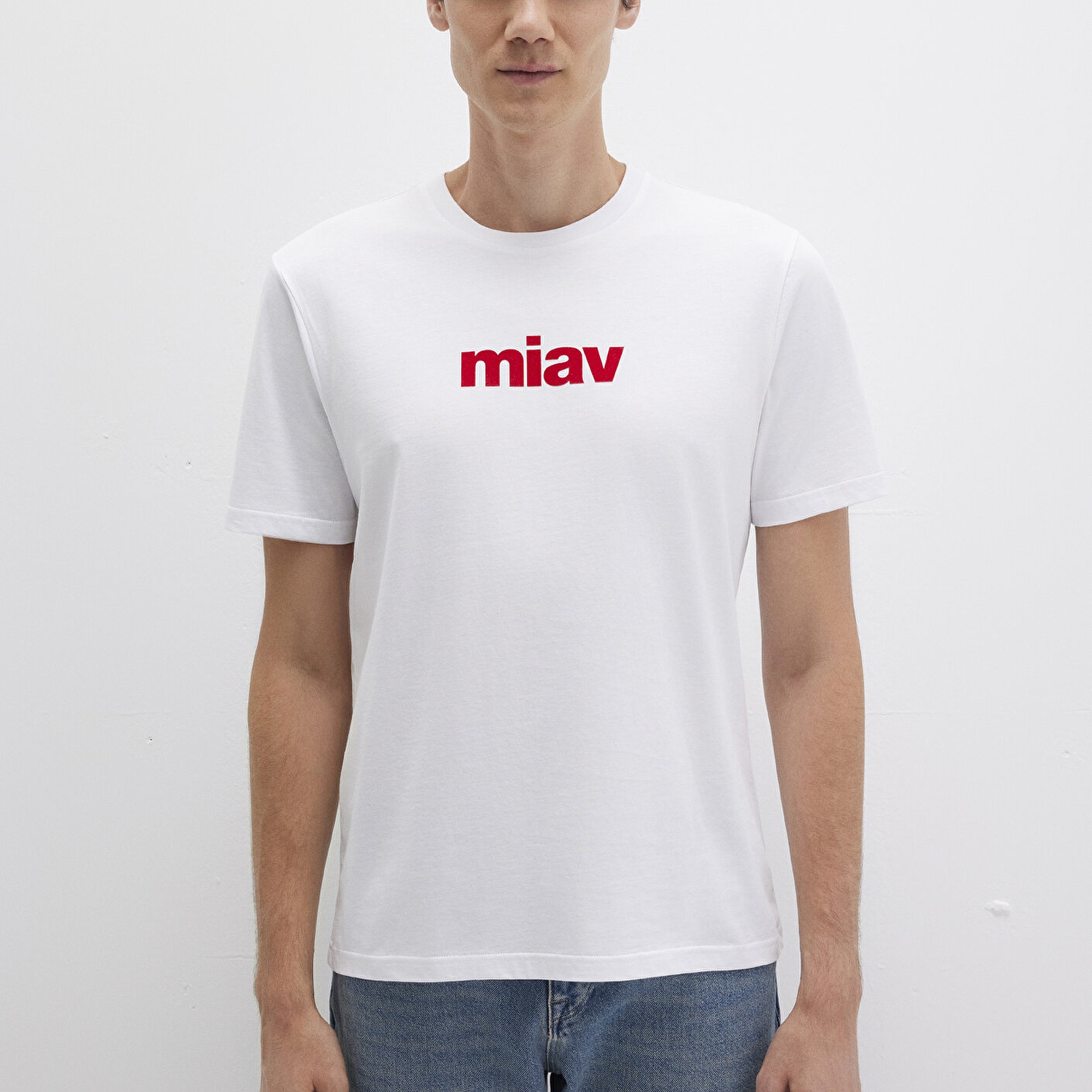 Mavi Kırmızı Miav Baskılı Beyaz Tişört Regular Fit / Normal Kesim 067153-622