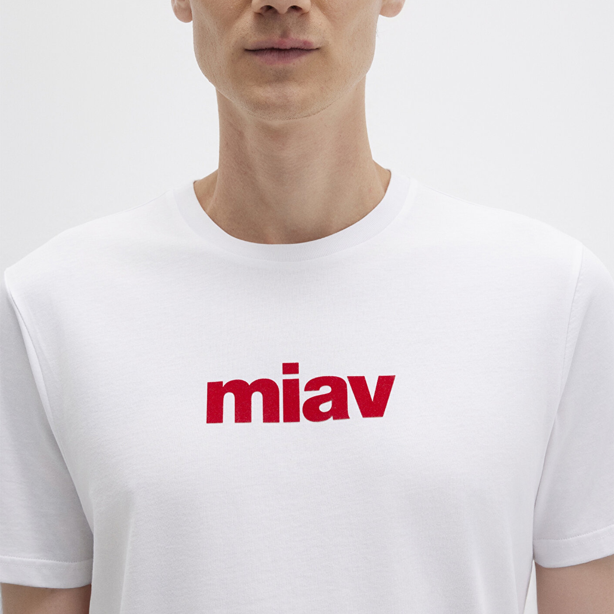 Mavi Kırmızı Miav Baskılı Beyaz Tişört Regular Fit / Normal Kesim 067153-622