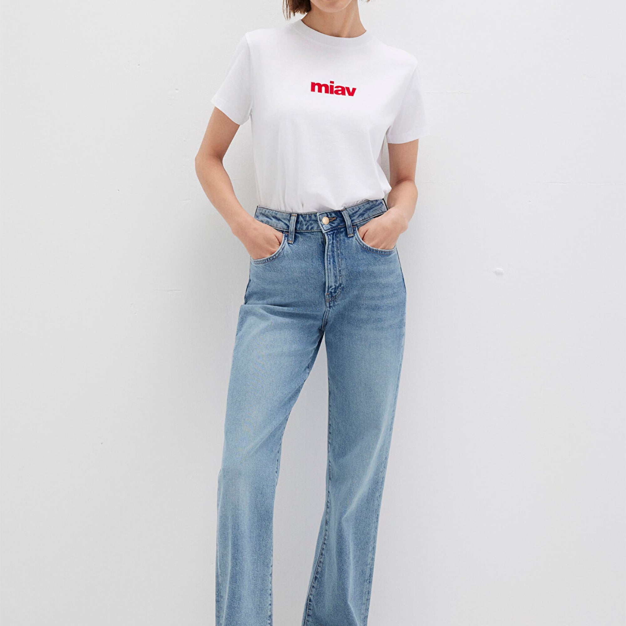 Mavi Kırmızı Miav Baskılı Beyaz Tişört Regular Fit / Normal Kesim 1610622-86417