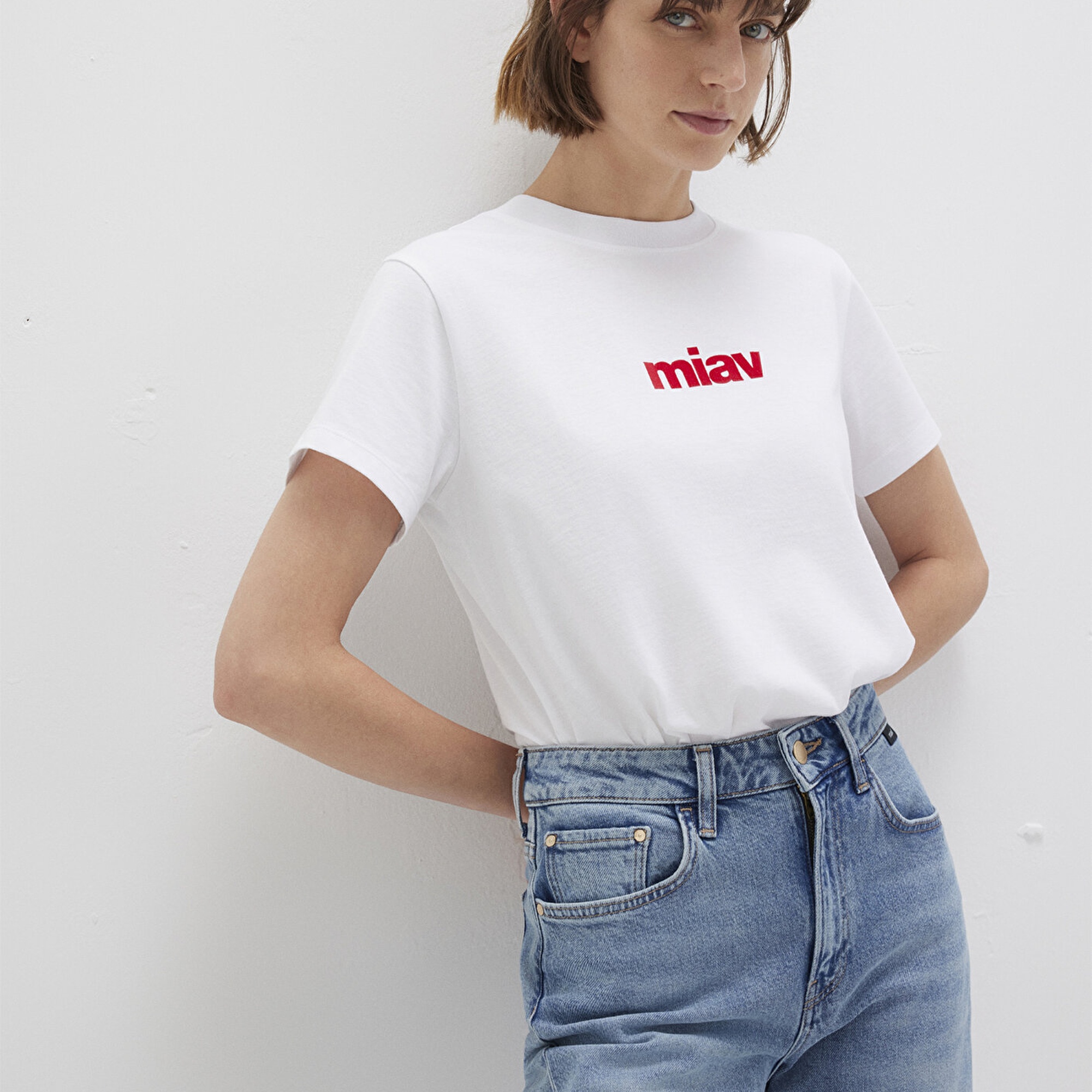 Mavi Kırmızı Miav Baskılı Beyaz Tişört Regular Fit / Normal Kesim 1610622-86417