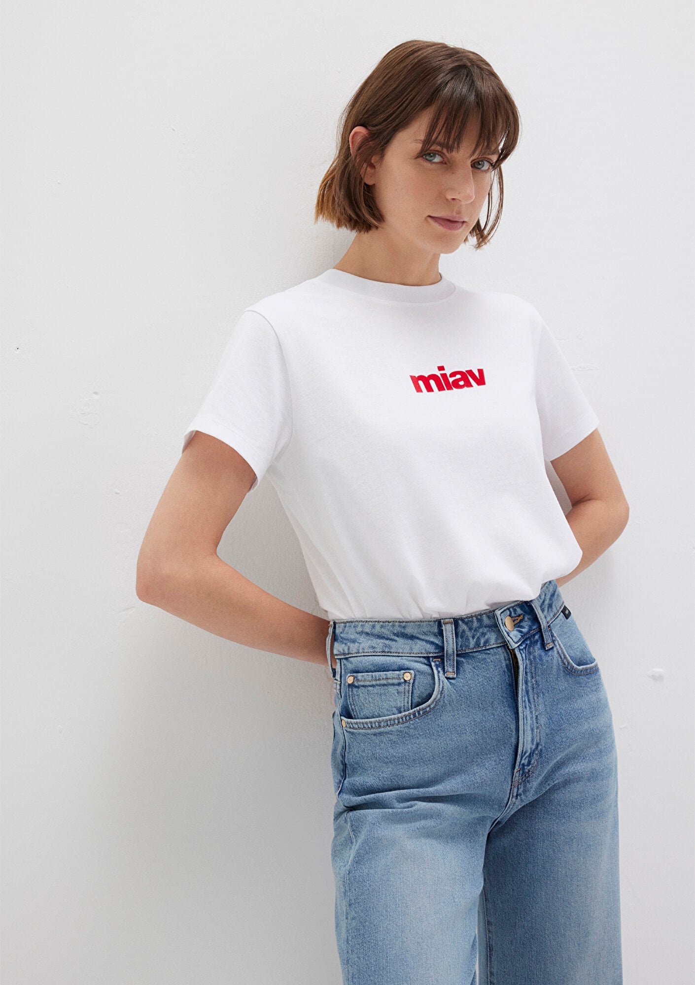  Mavi Kırmızı Miav Baskılı Beyaz Tişört Regular Fit / Normal Kesim 1610622-86417