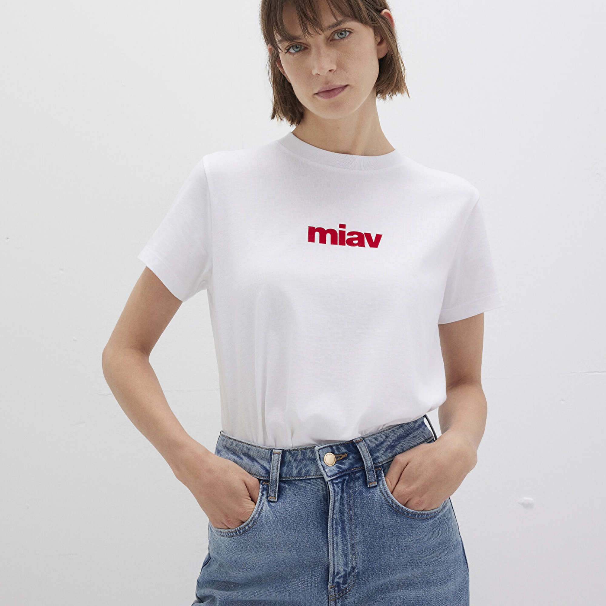 Mavi Kırmızı Miav Baskılı Beyaz Tişört Regular Fit / Normal Kesim 1610622-86417