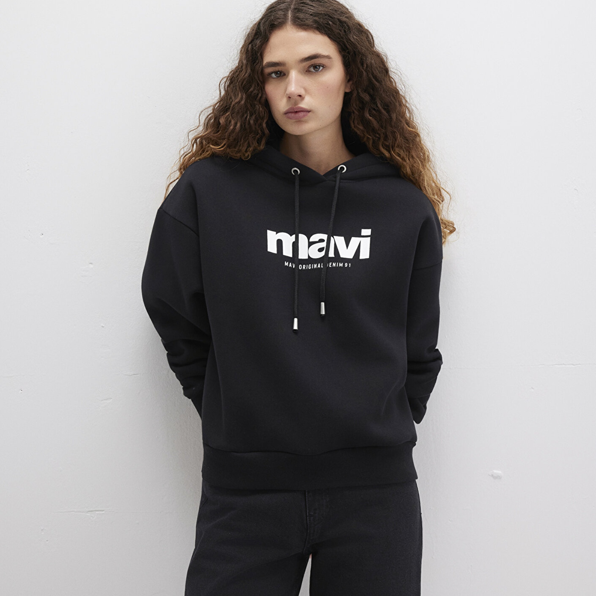 Mavi Mavi Logo Baskılı Kapüşonlu Siyah Sweatshirt 168334-900