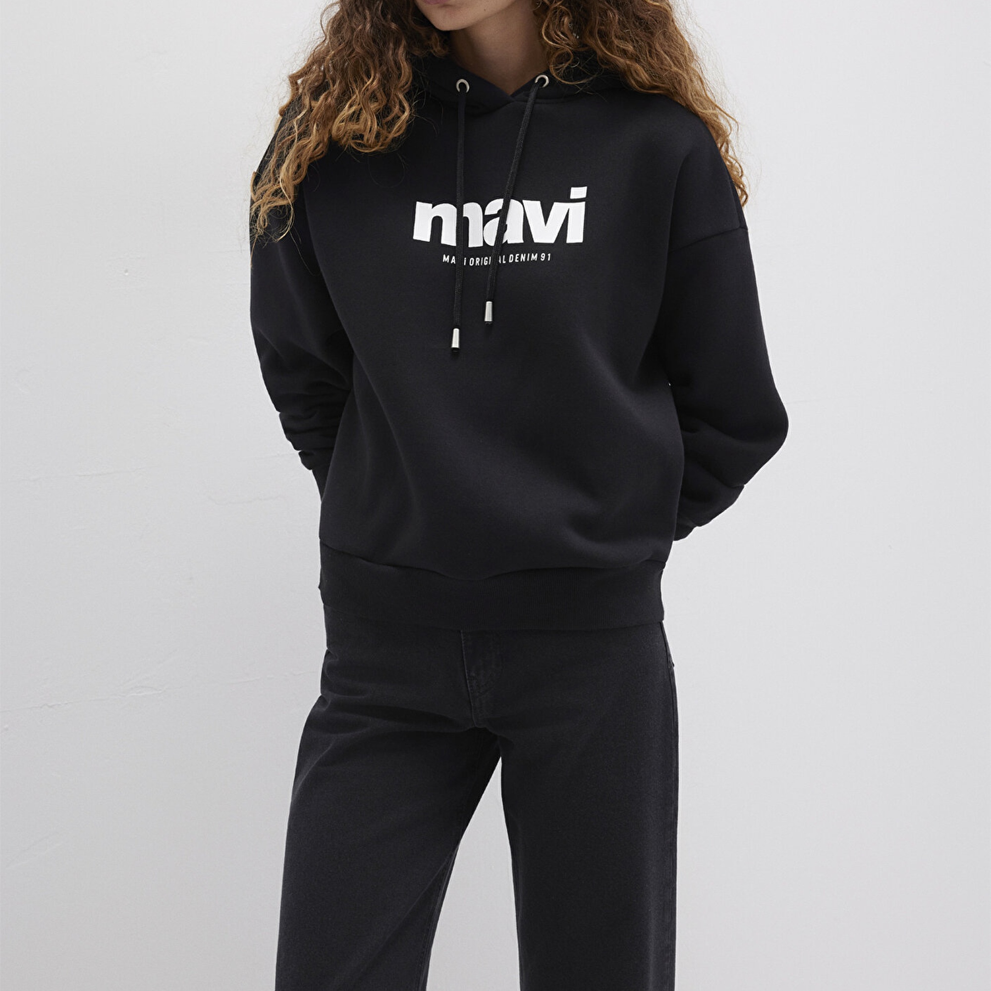 Mavi Mavi Logo Baskılı Kapüşonlu Siyah Sweatshirt 168334-900