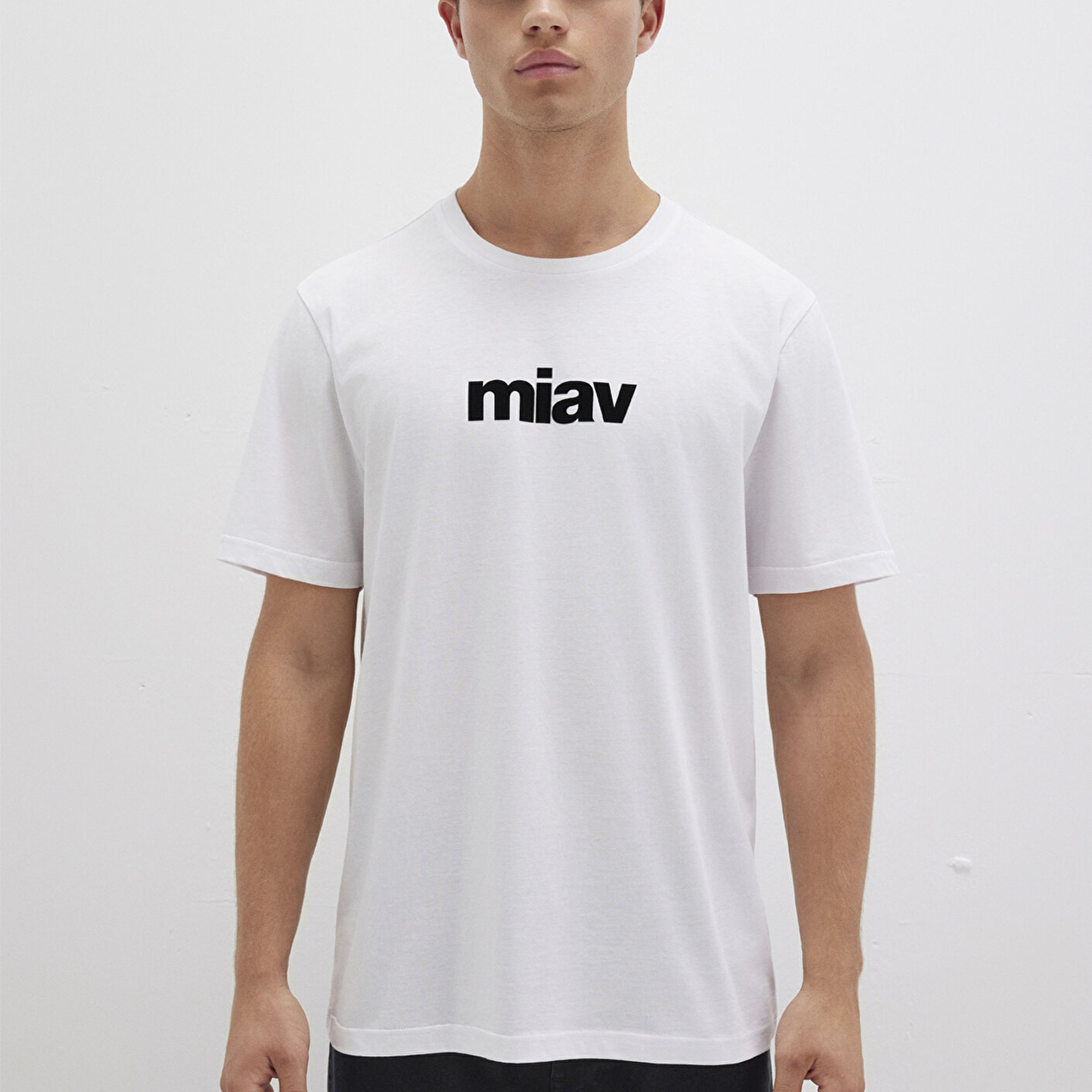 Mavi Siyah Miav Baskılı Beyaz Tişört Regular Fit / Normal Kesim 067153-602