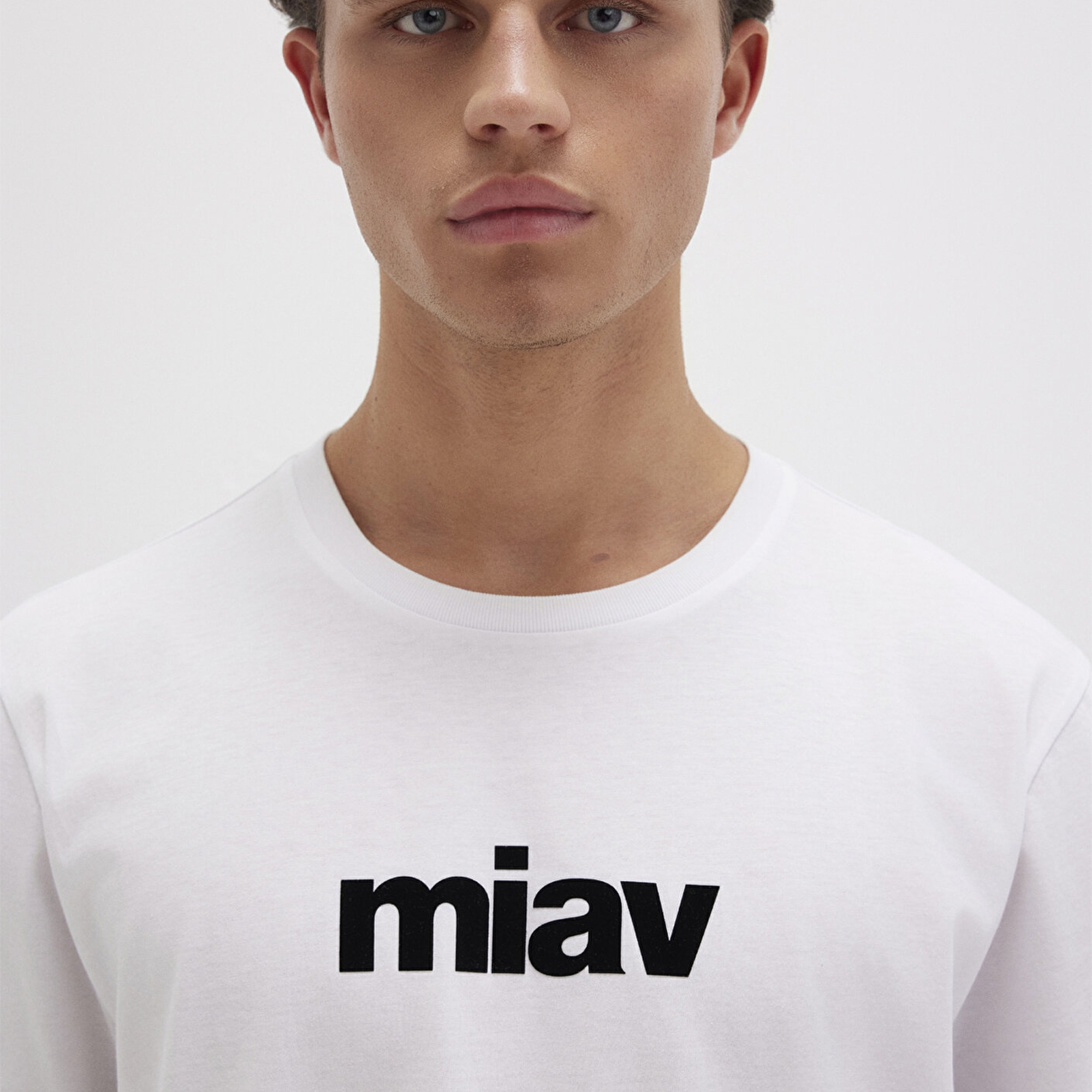 Mavi Siyah Miav Baskılı Beyaz Tişört Regular Fit / Normal Kesim 067153-602