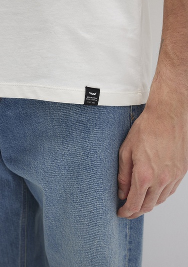  Mavi Etiket Detaylı Beyaz Basic Tişört Loose Fit / Bol Rahat Kesim 0611824-70057