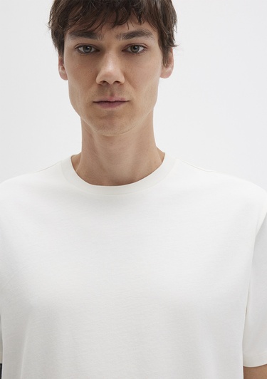  Mavi Etiket Detaylı Beyaz Basic Tişört Loose Fit / Bol Rahat Kesim 0611824-70057