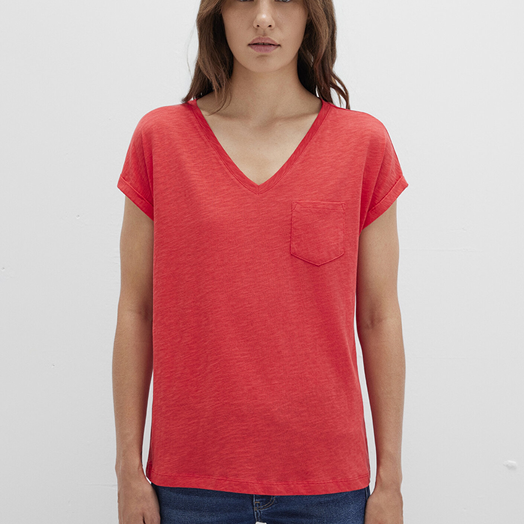 Mavi V Yaka Kırmızı Basic Tişört Loose Fit / Bol Rahat Kesim 1600961-71083