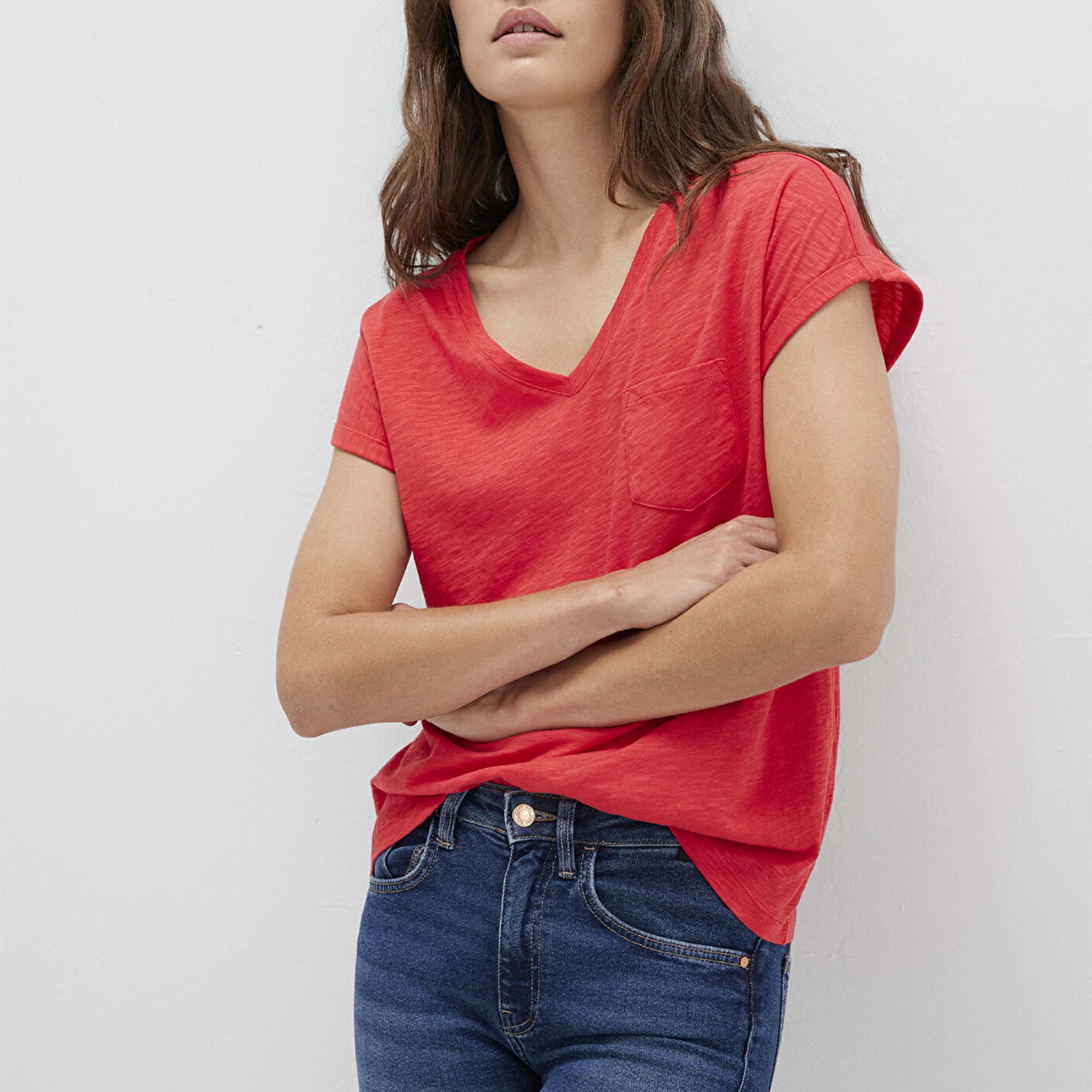 Mavi V Yaka Kırmızı Basic Tişört Loose Fit / Bol Rahat Kesim 1600961-71083