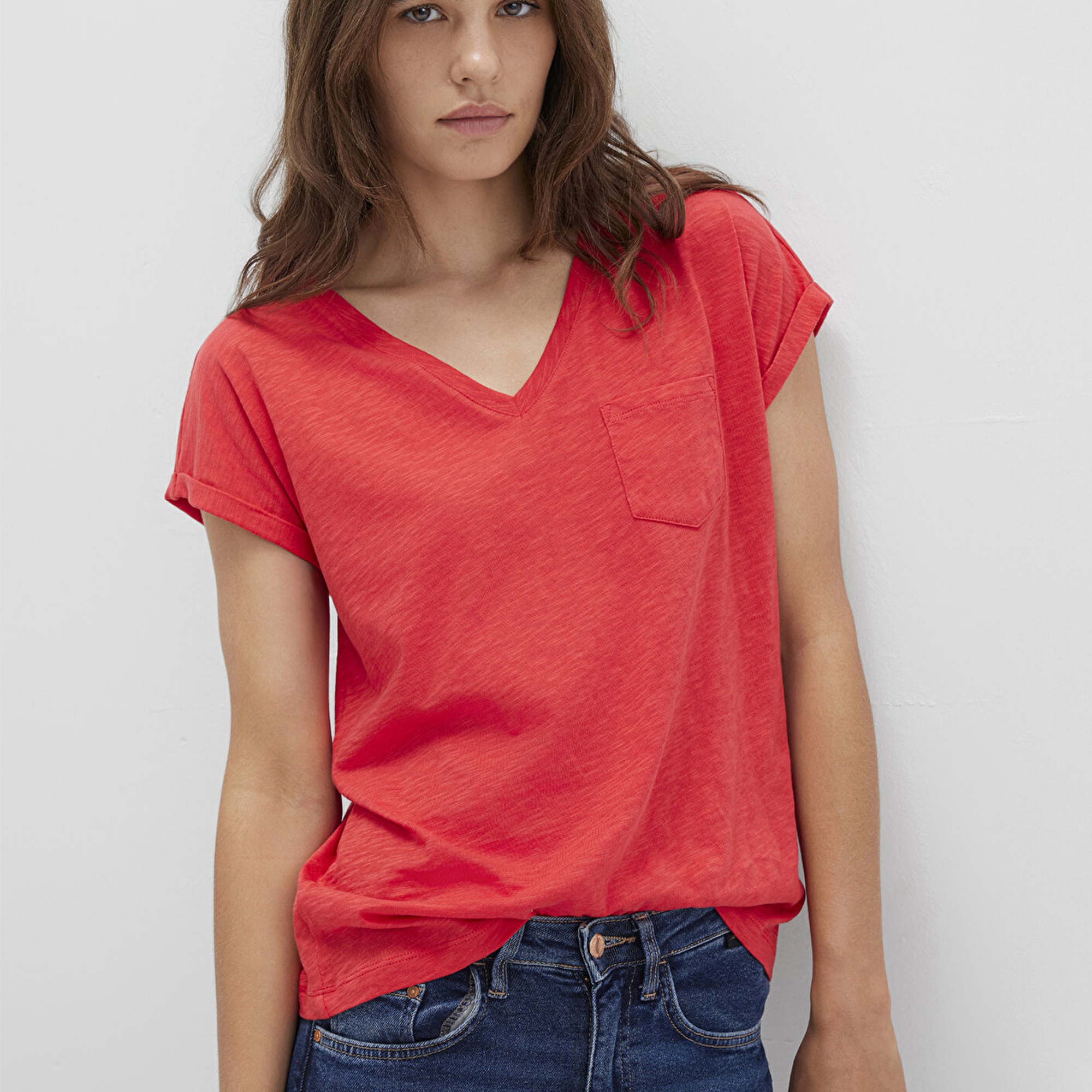 Mavi V Yaka Kırmızı Basic Tişört Loose Fit / Bol Rahat Kesim 1600961-71083