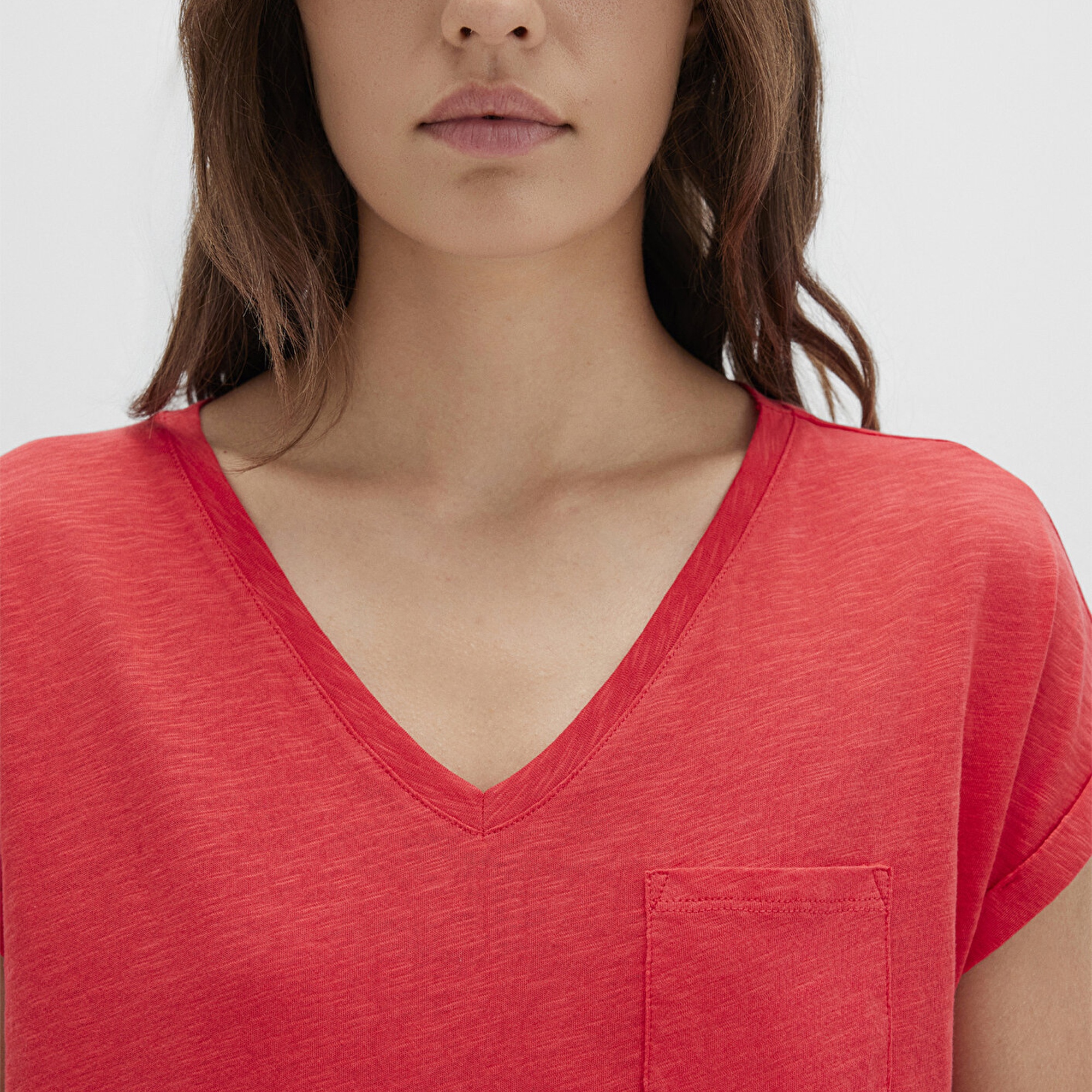 Mavi V Yaka Kırmızı Basic Tişört Loose Fit / Bol Rahat Kesim 1600961-71083