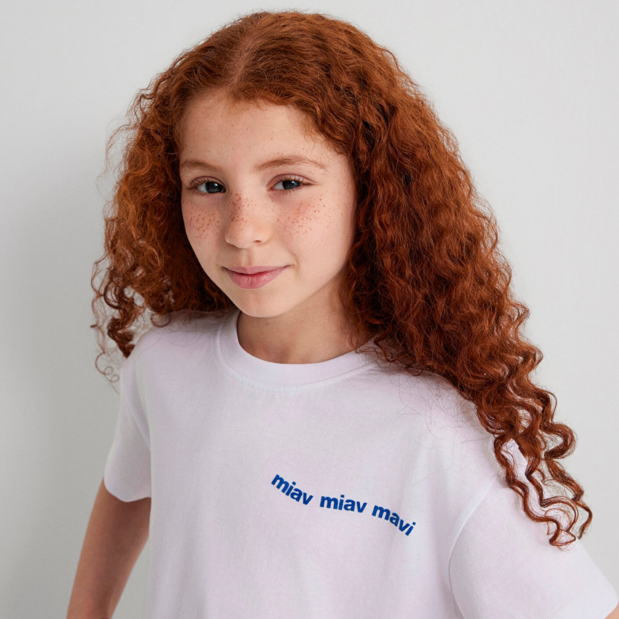 Mavi Miav Baskılı Beyaz Crop Çocuk Tişört Regular Fit / Normal Kesim 7610180-620