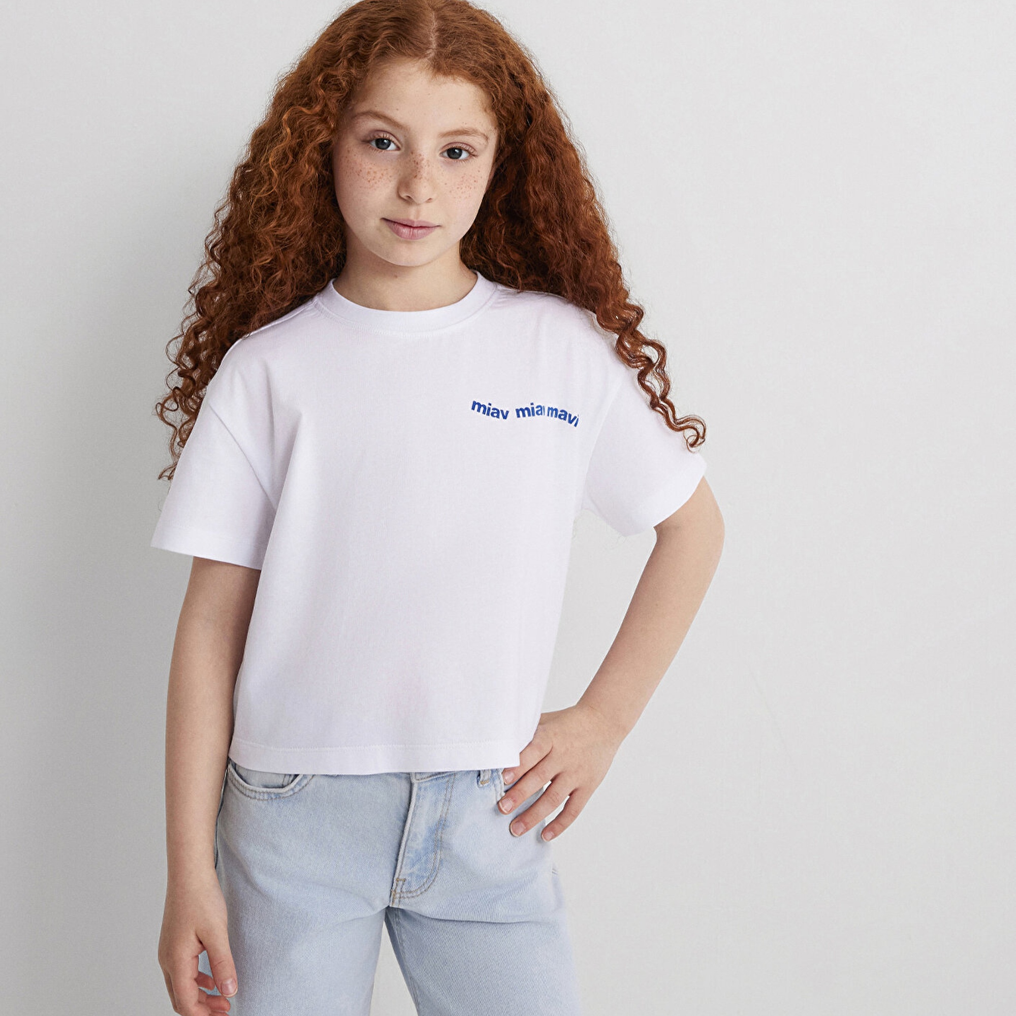 Mavi Miav Baskılı Beyaz Crop Çocuk Tişört Regular Fit / Normal Kesim 7610180-620