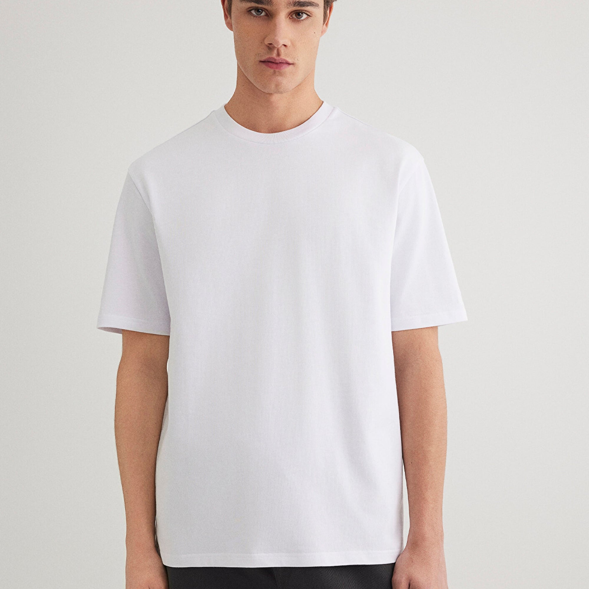 Mavi Logo Kol Detaylı Beyaz Basic Tişört Loose Fit / Bol Rahat Kesim 0611924-620