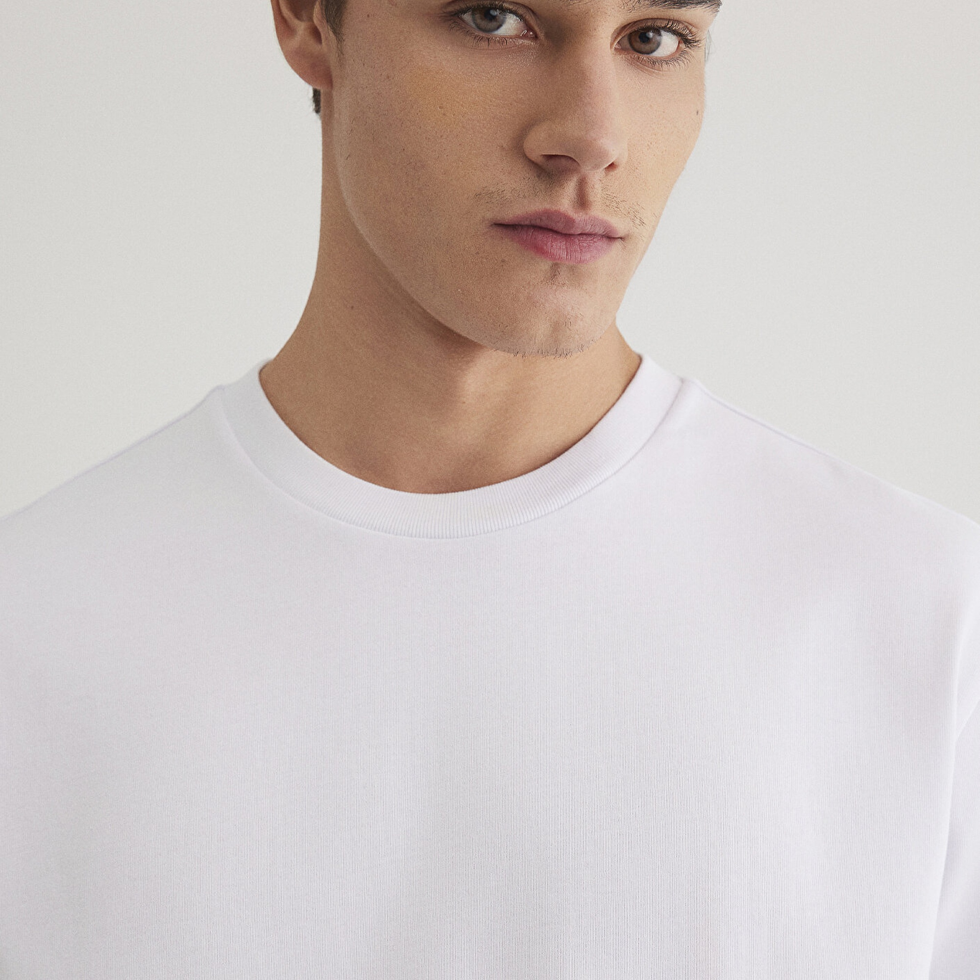 Mavi Logo Kol Detaylı Beyaz Basic Tişört Loose Fit / Bol Rahat Kesim 0611924-620