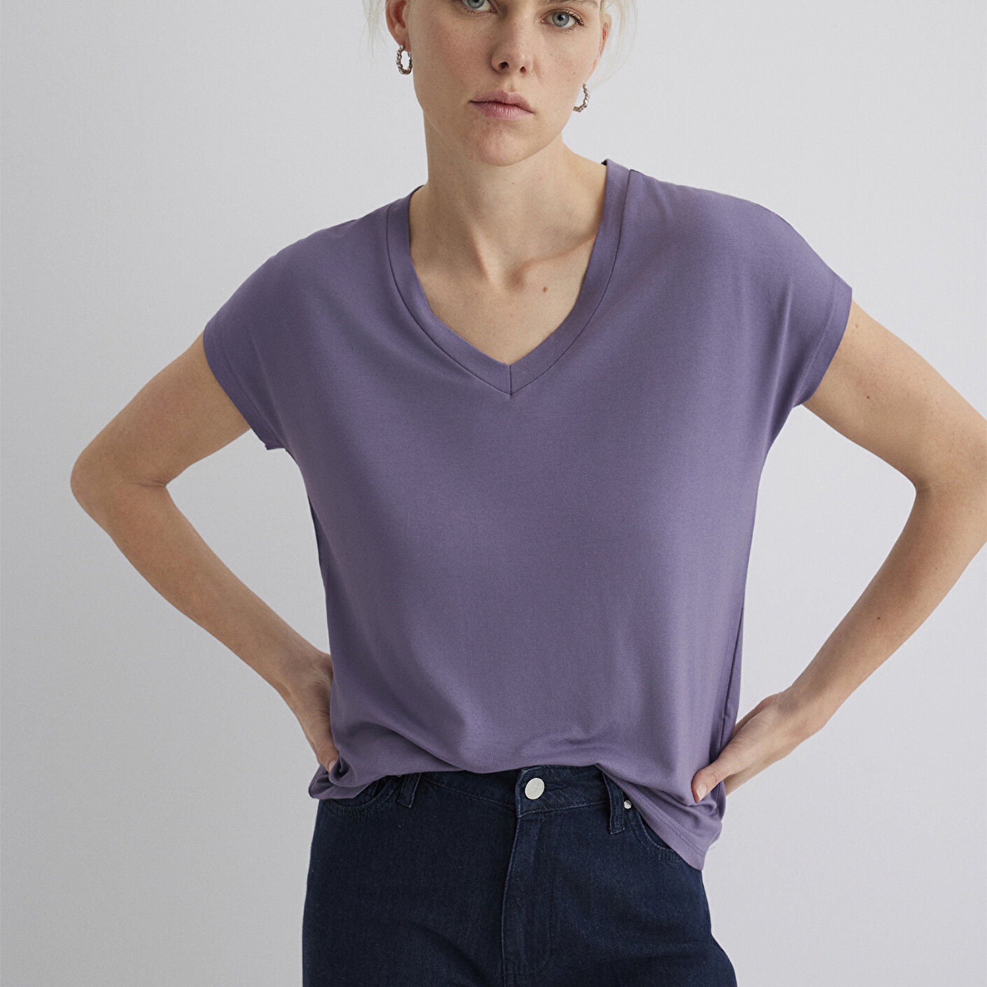 Mavi V Yaka Mor Basic Viskoz Tişört Regular Fit / Normal Kesim 167714-70608