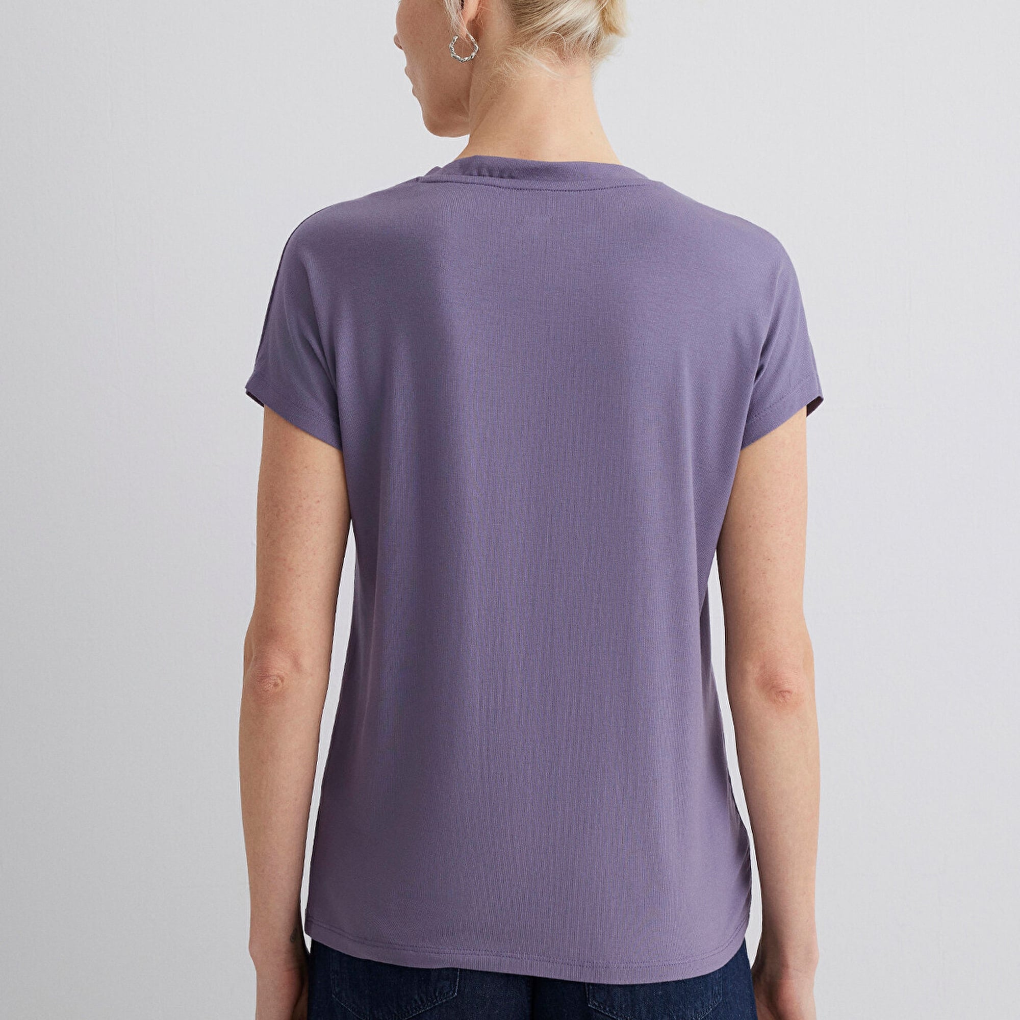 Mavi V Yaka Mor Basic Viskoz Tişört Regular Fit / Normal Kesim 167714-70608