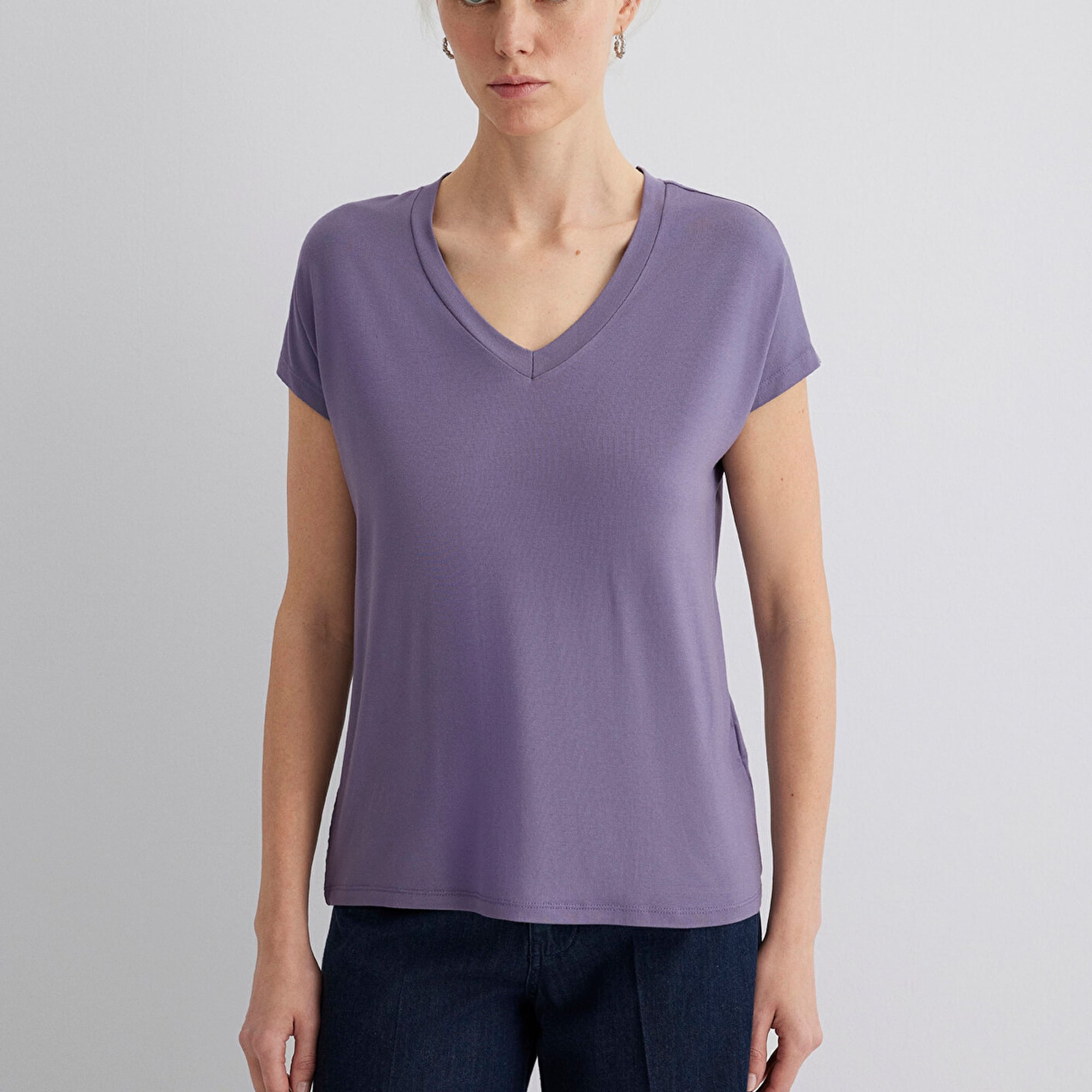 Mavi V Yaka Mor Basic Viskoz Tişört Regular Fit / Normal Kesim 167714-70608