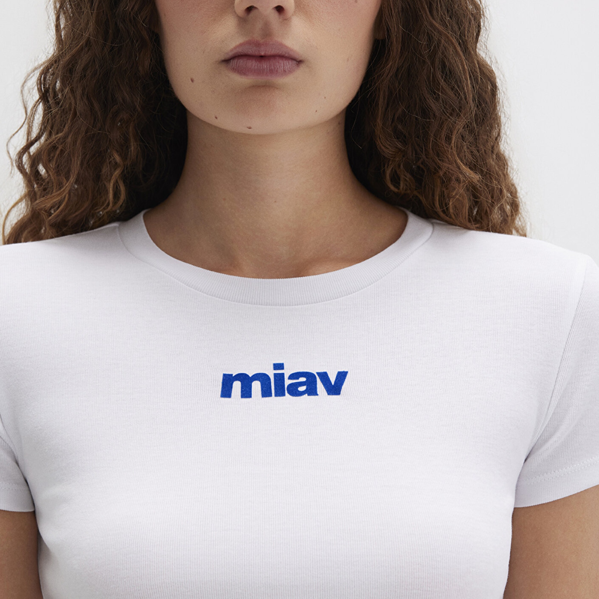 Mavi Miav Baskılı Beyaz Crop Tişört Crop / Kısa Kesim 1612453-620