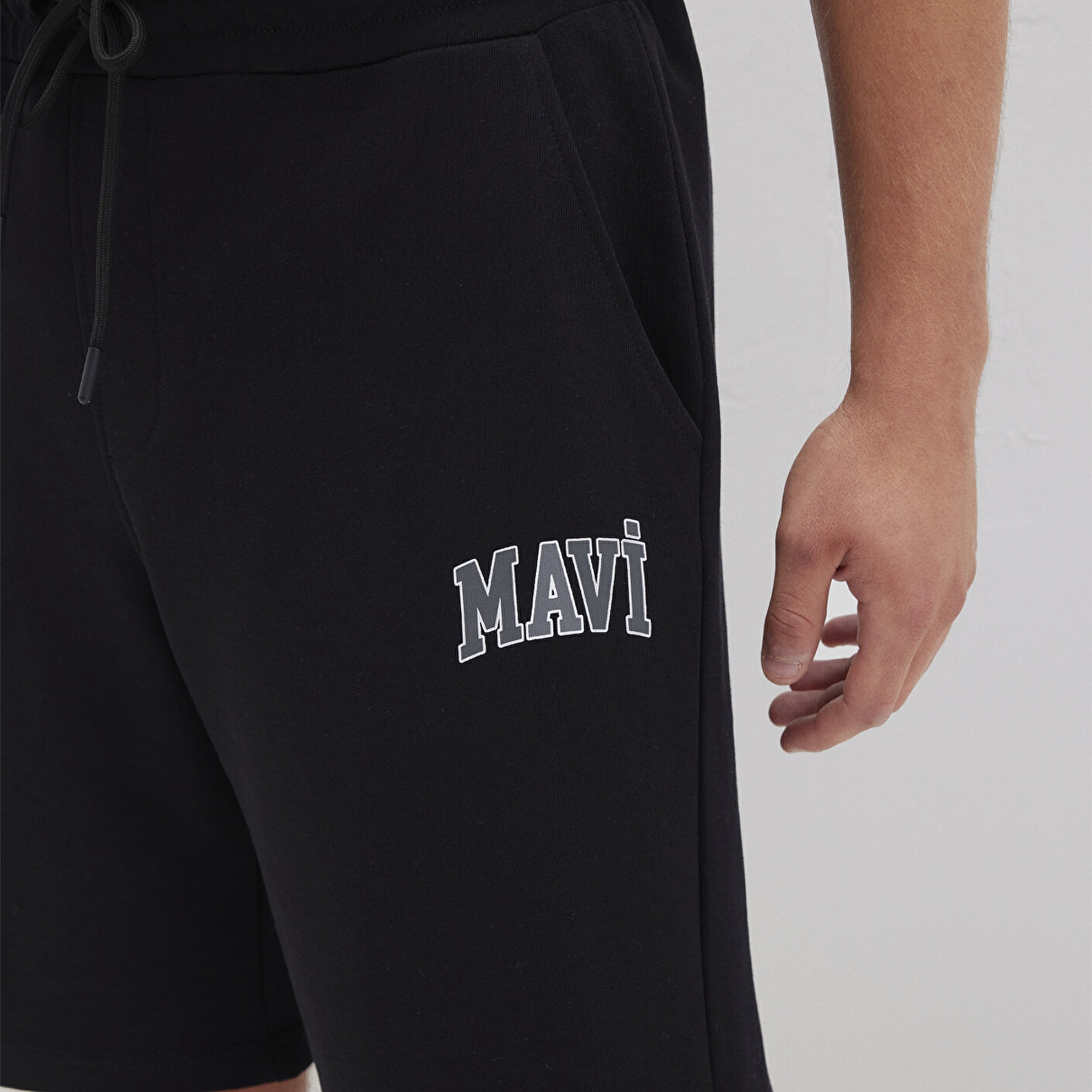 Mavi Mavi Logo Baskılı Siyah Şort 0410224-900