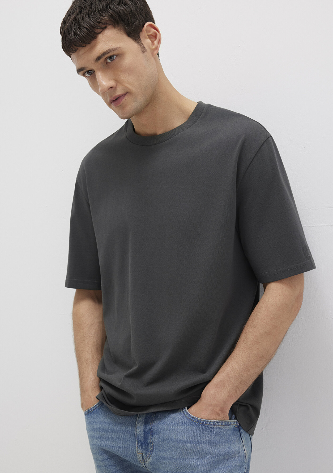  Mavi Logo Kol Detaylı Antrasit Basic Tişört Loose Fit / Bol Rahat Kesim 0611924-70092