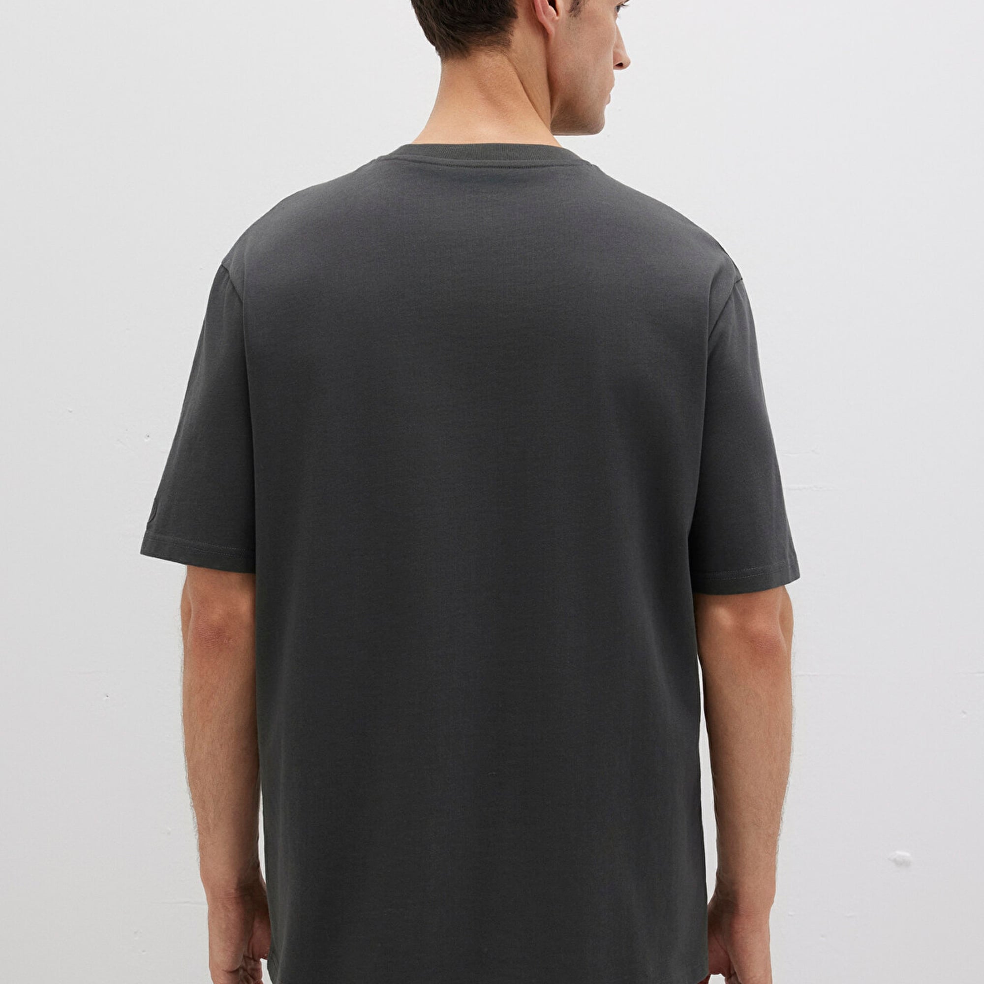 Mavi Logo Kol Detaylı Antrasit Basic Tişört Loose Fit / Bol Rahat Kesim 0611924-70092