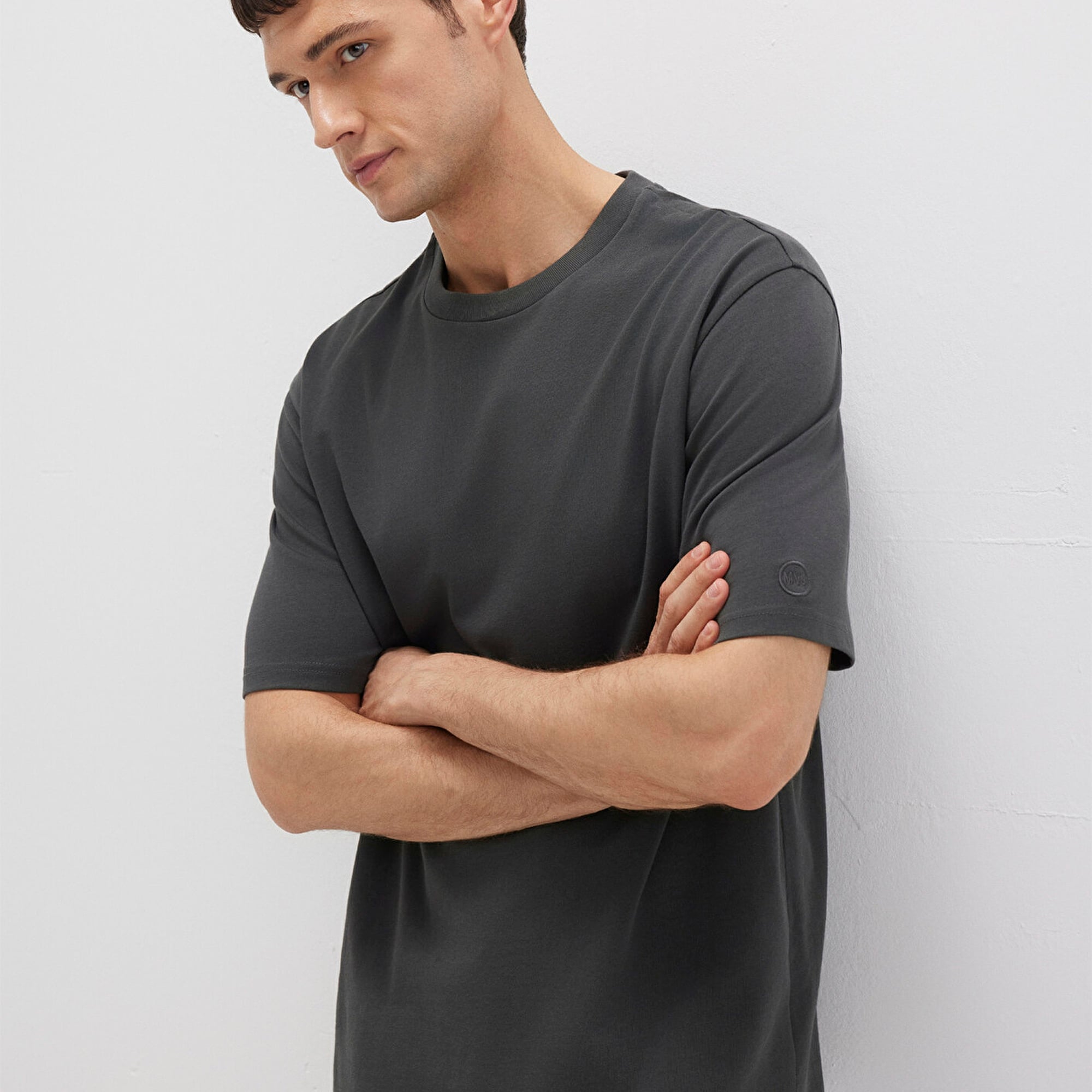 Mavi Logo Kol Detaylı Antrasit Basic Tişört Loose Fit / Bol Rahat Kesim 0611924-70092