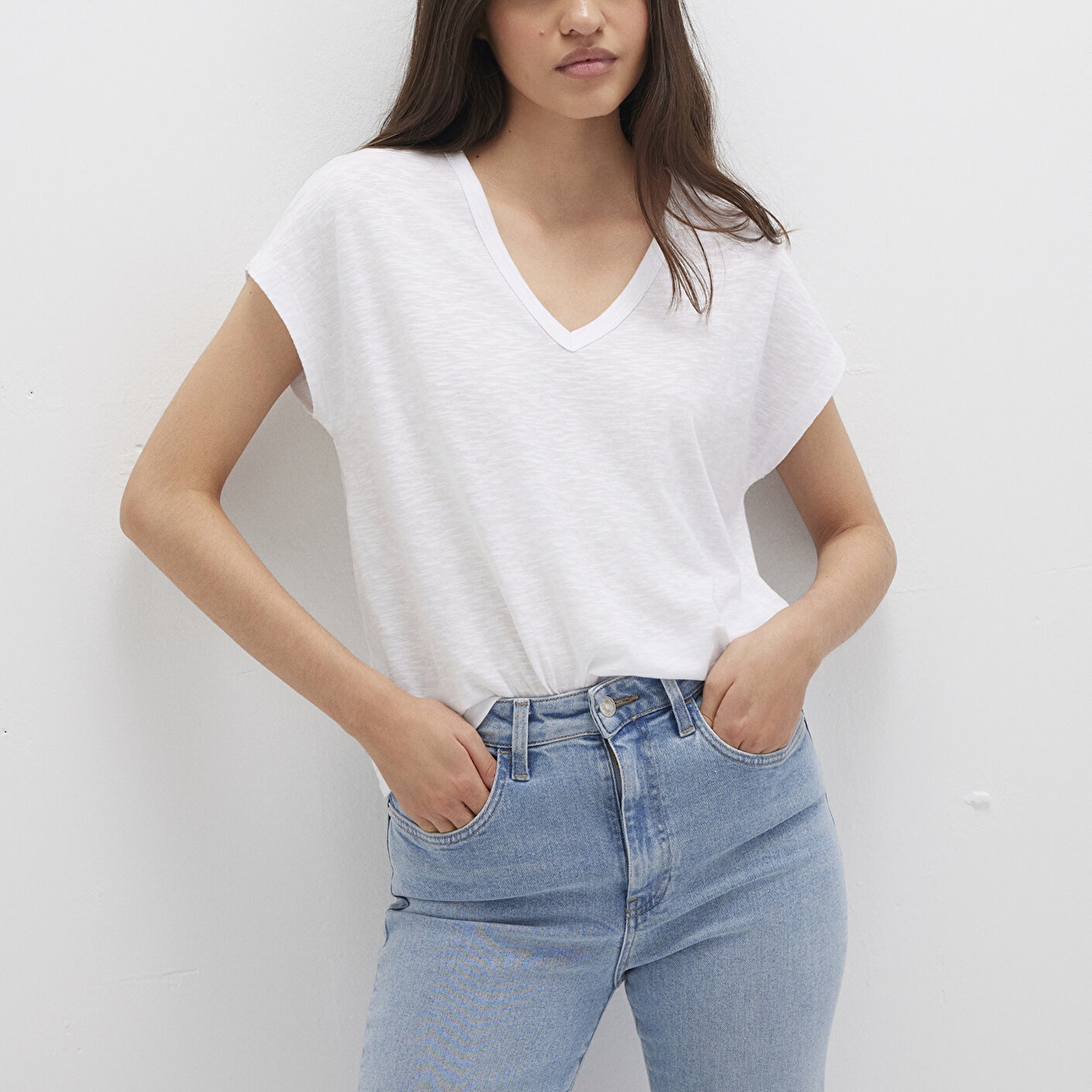 Mavi V Yaka Beyaz Basic Tişört Regular Fit / Normal Kesim 1612380-620