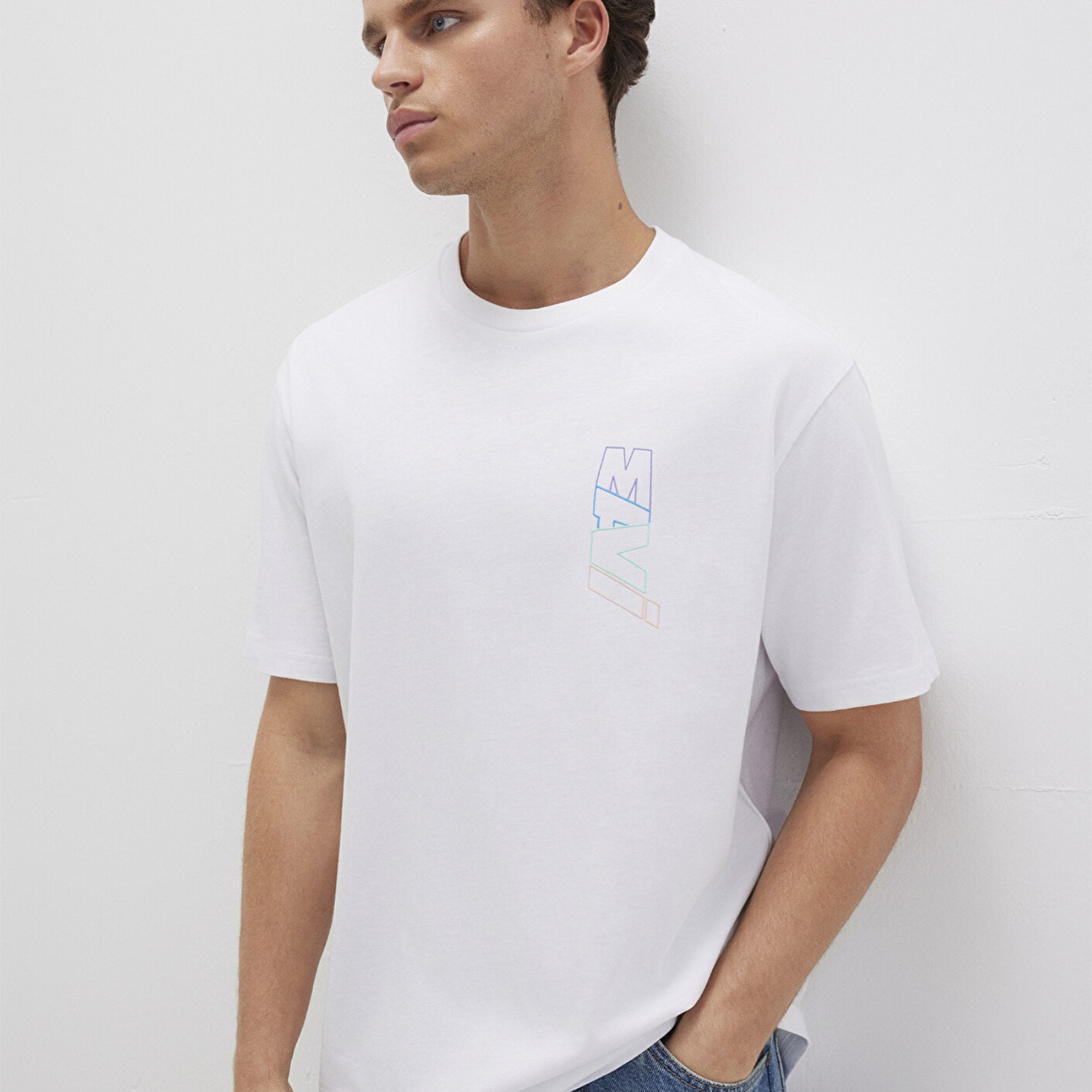 Mavi Mavi Logo Sırt Baskılı Beyaz Tişört Loose Fit / Bol Rahat Kesim 0612350-620