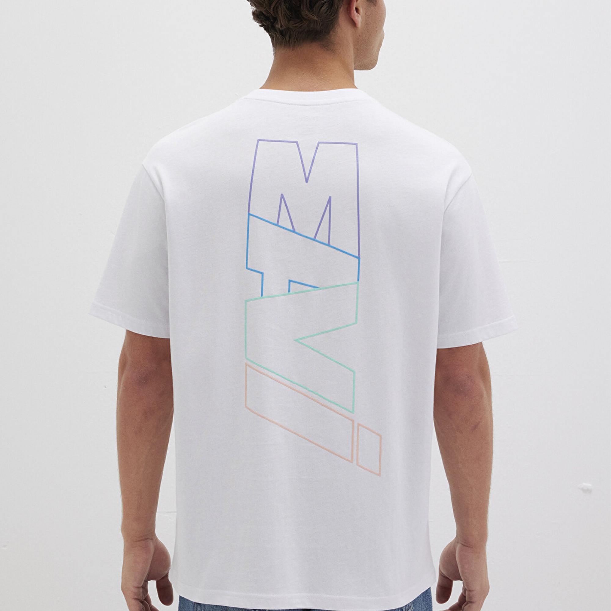 Mavi Mavi Logo Sırt Baskılı Beyaz Tişört Loose Fit / Bol Rahat Kesim 0612350-620