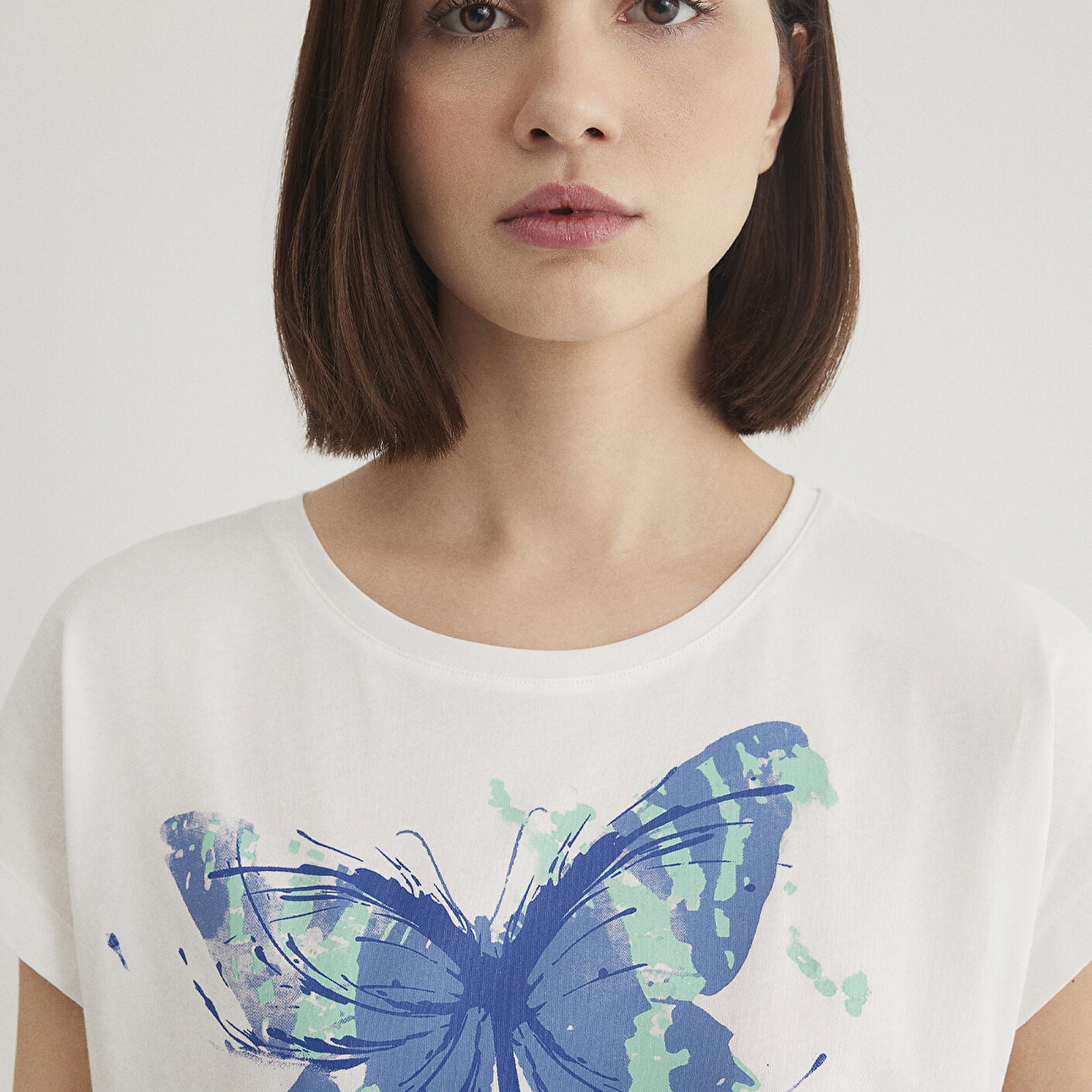 Mavi Kelebek Baskılı Beyaz Tişört Regular Fit / Normal Kesim 1612620-70057