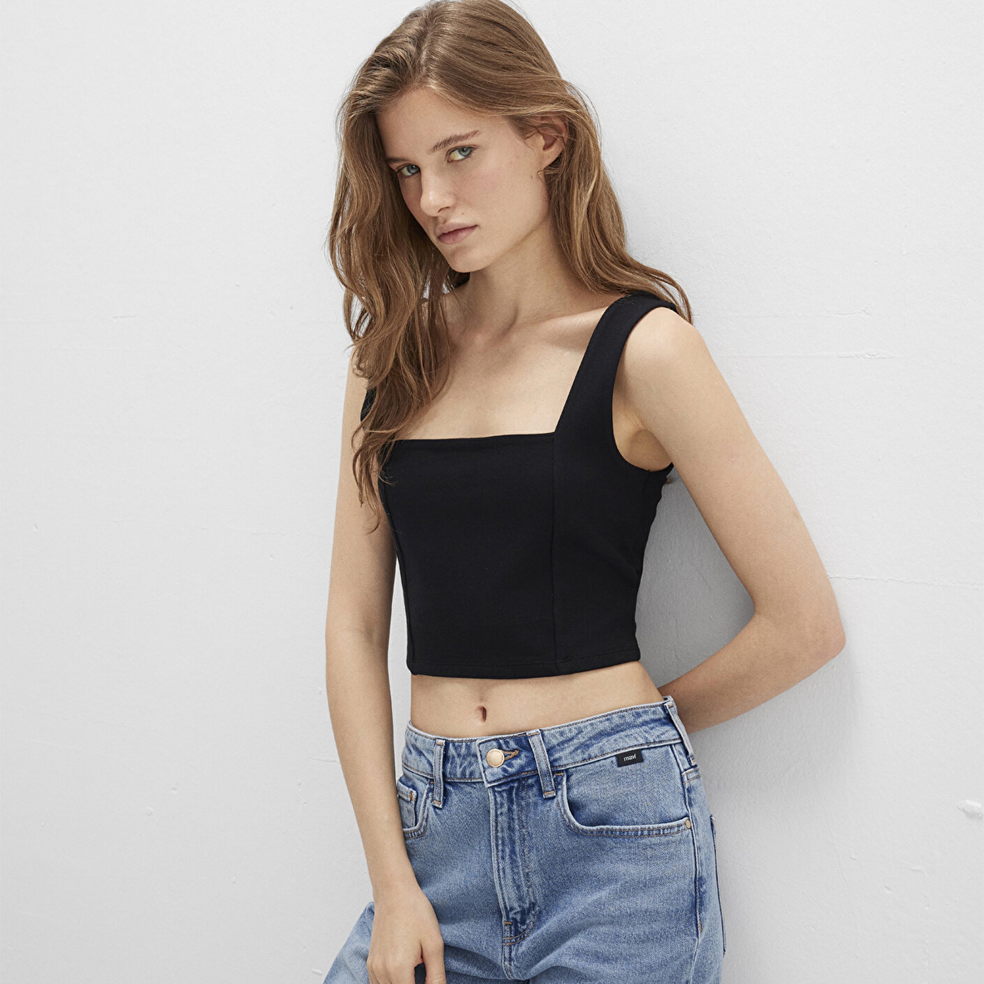 Mavi Kare Yaka Siyah Crop Top Crop / Kısa Kesim 1612657-900