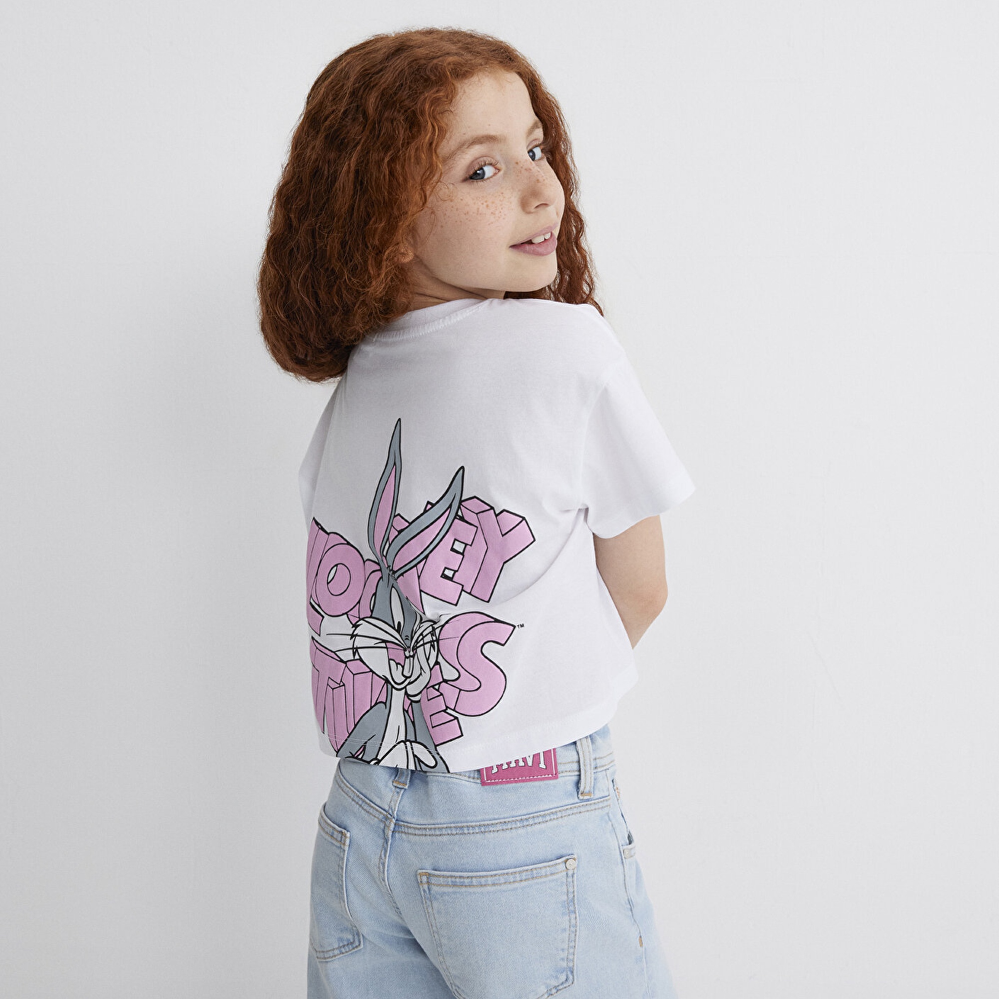 Mavi Bugs Bunny Baskılı Beyaz Tişört Loose Fit / Bol Rahat Kesim 7610304-620