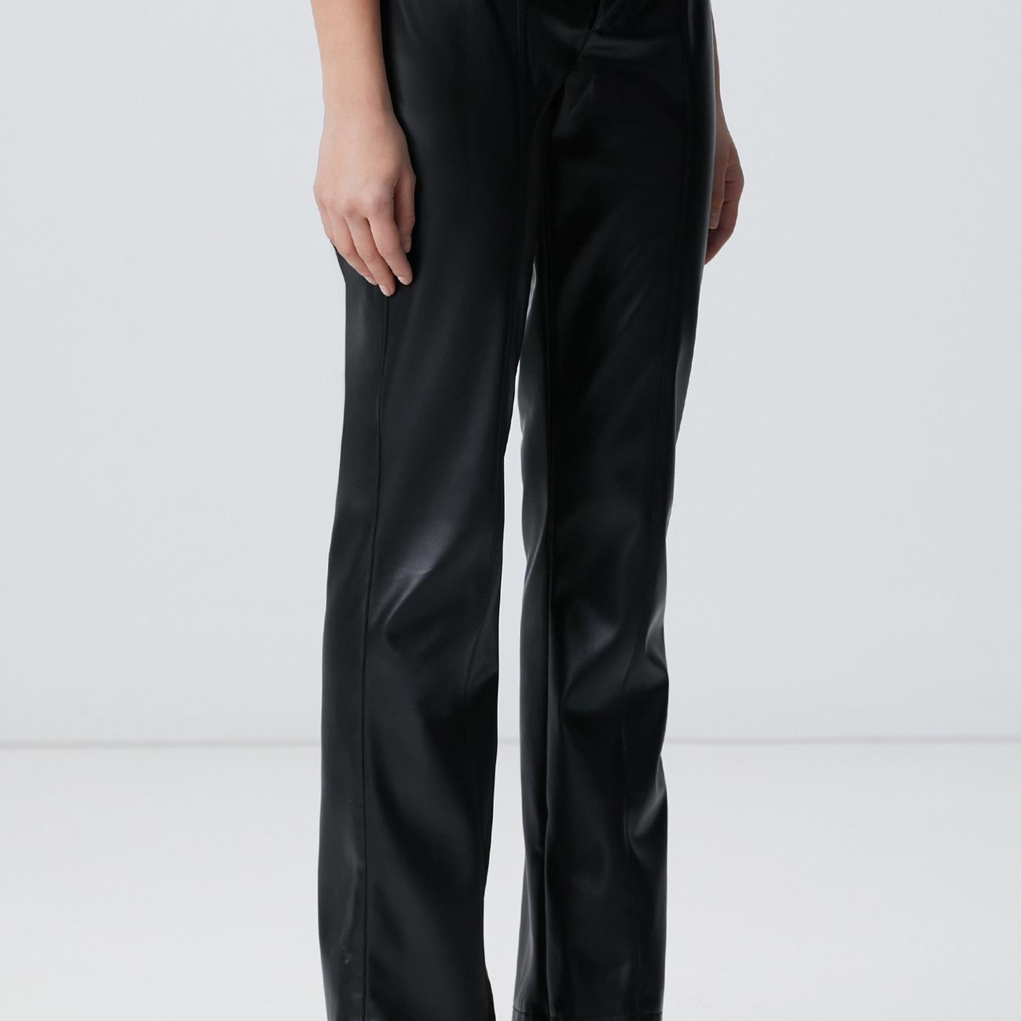 Network Kadın Siyah Kesik Detaylı Deri Pantolon